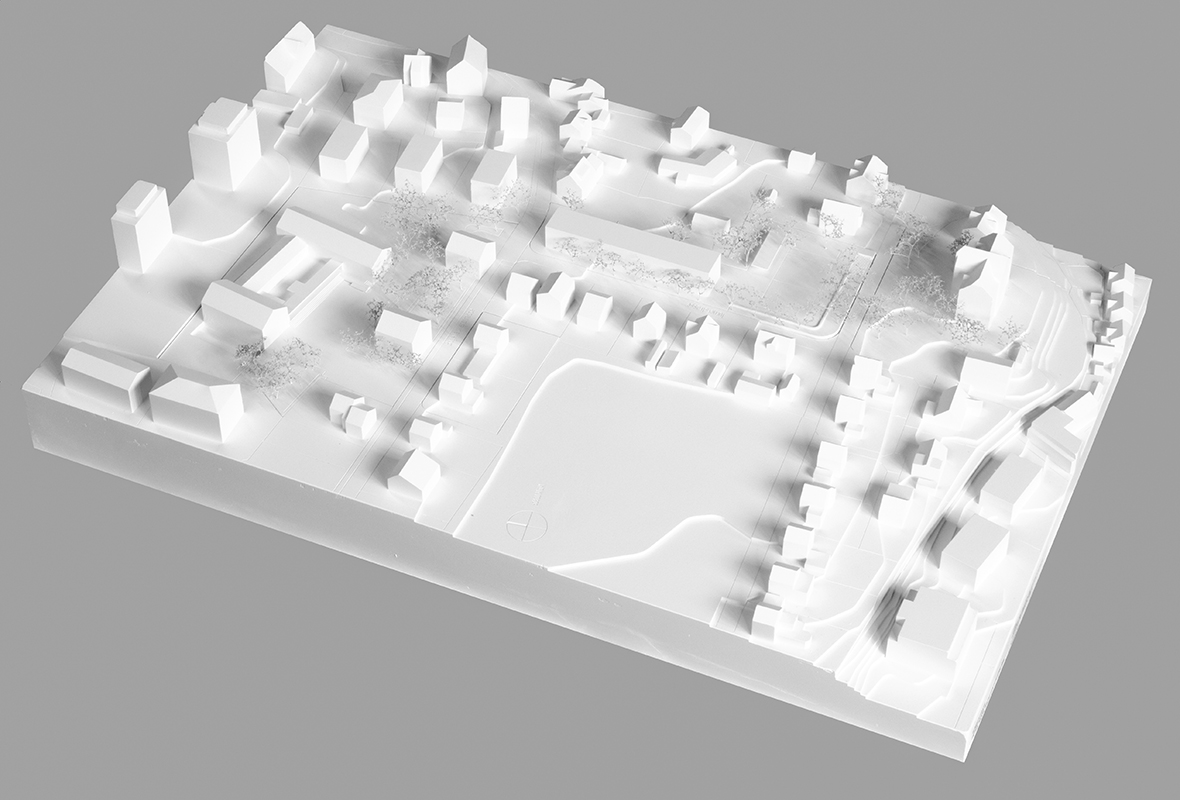 «Bindestrich» von Peter Moor Architekten: Der längliche Bau grenzt an den Pausenplatz im Süden.