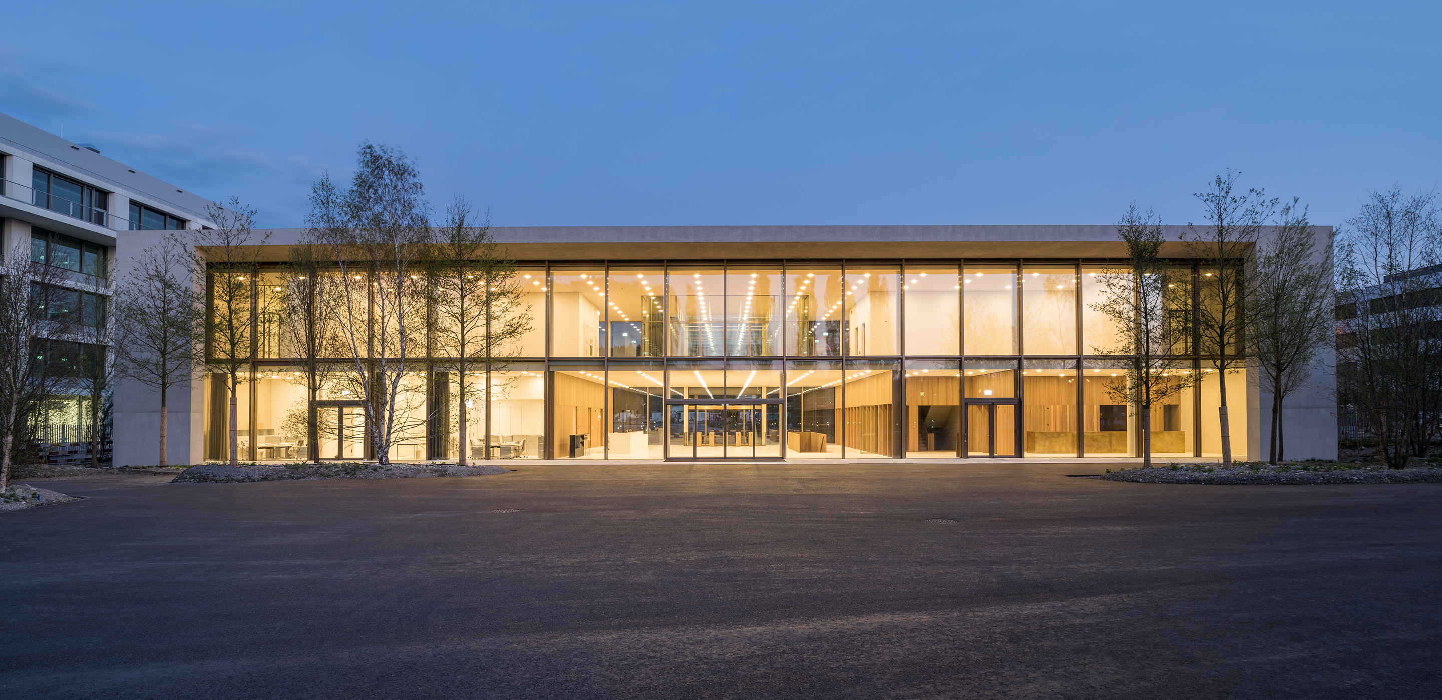 Empfangs- und Auditoriumsgebäude bei Roche in Kaiseraugst | hübschergestaltet GmbH Lichtgestaltung