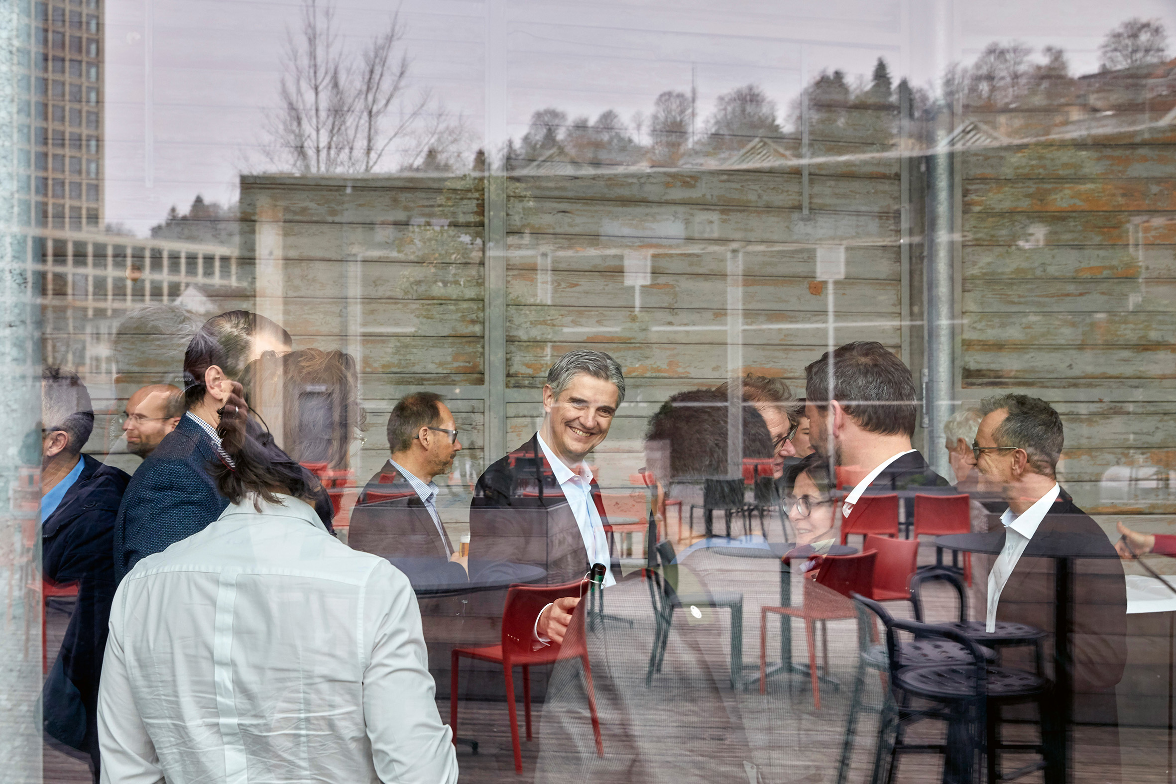 Le président de la SIA et directeur ad interim Stefan Cadosch lors de l’apéritif de clôture