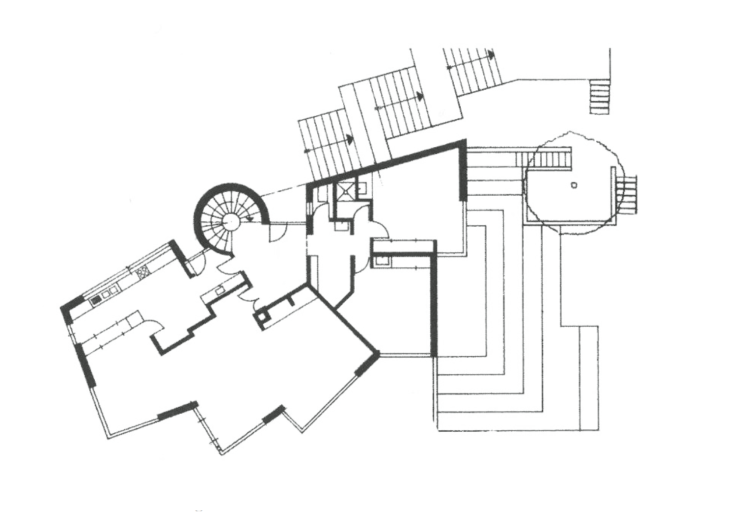 Der fächerförmige Grundriss stellt einen starken Bezug zur Umgebung her. Grundriss EG.