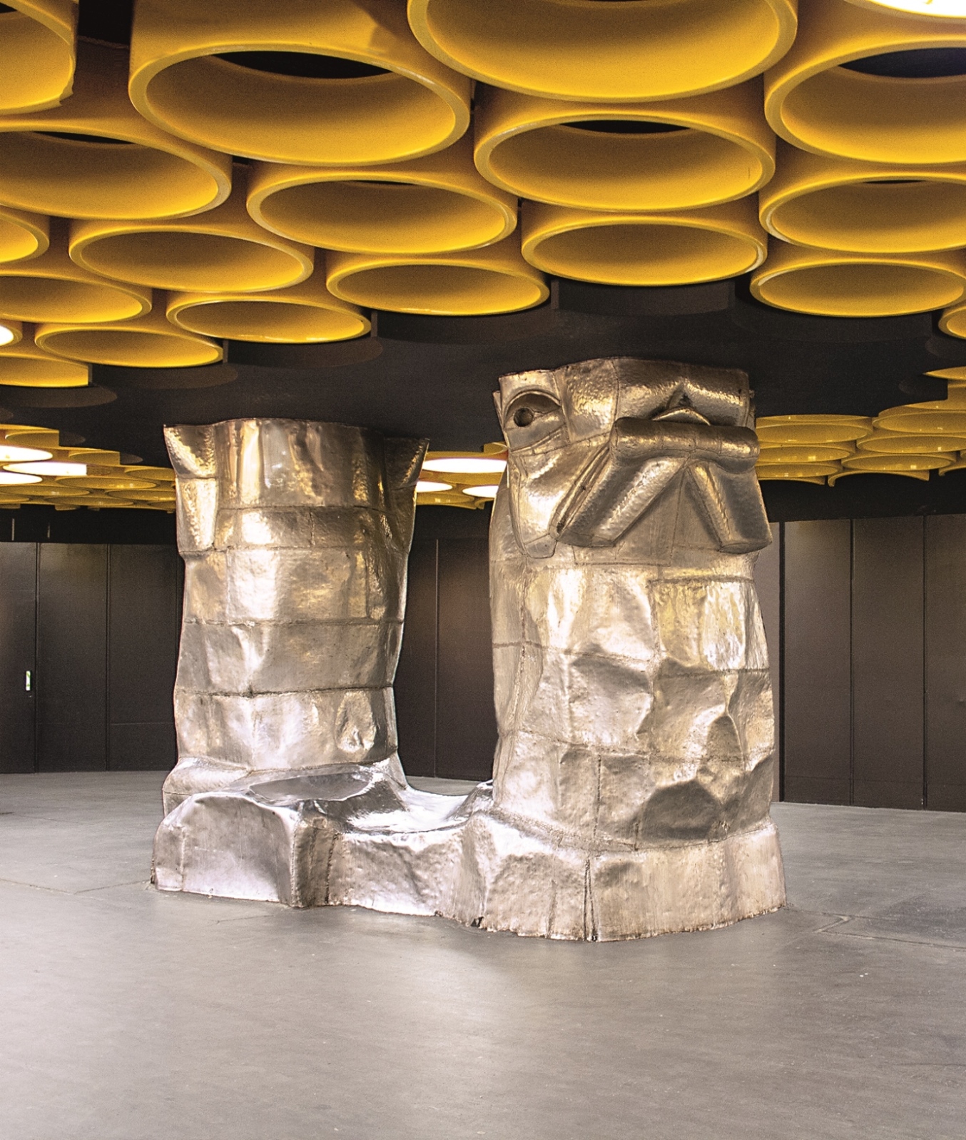 Walter Grzimek, Kerberos, aufgestellt im U-Bahnhof Rathaus Steglitz (1974)