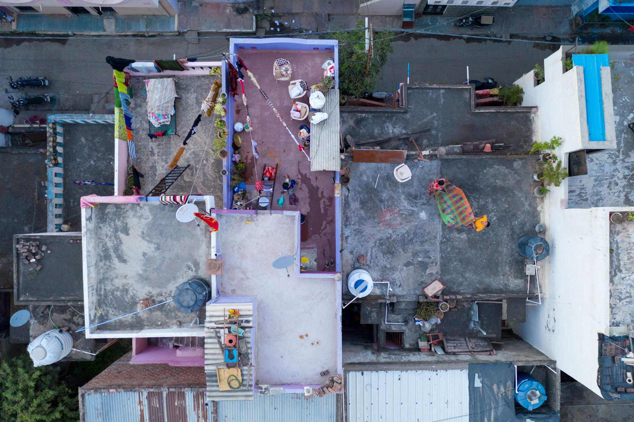 Le unità abitative dell'«Aranya Low Cost Housing for Indore Development Authority» (Indore, 1989), sviluppate liberamente dagli inquilini secondo i propri bisogni