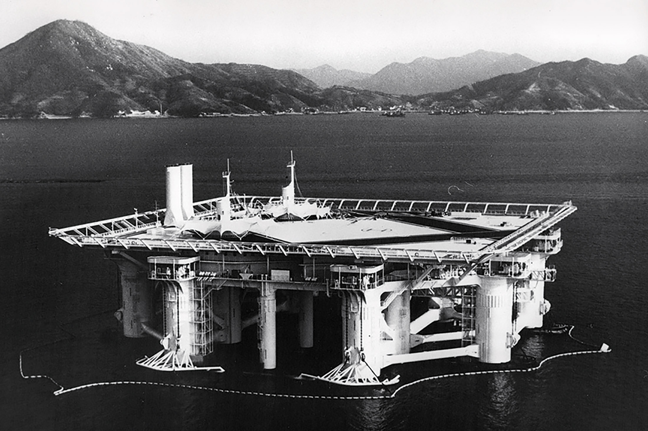 Kiyonori Kikutake, Aquapolis, Expo di Okinawa, Giappone, 1975.