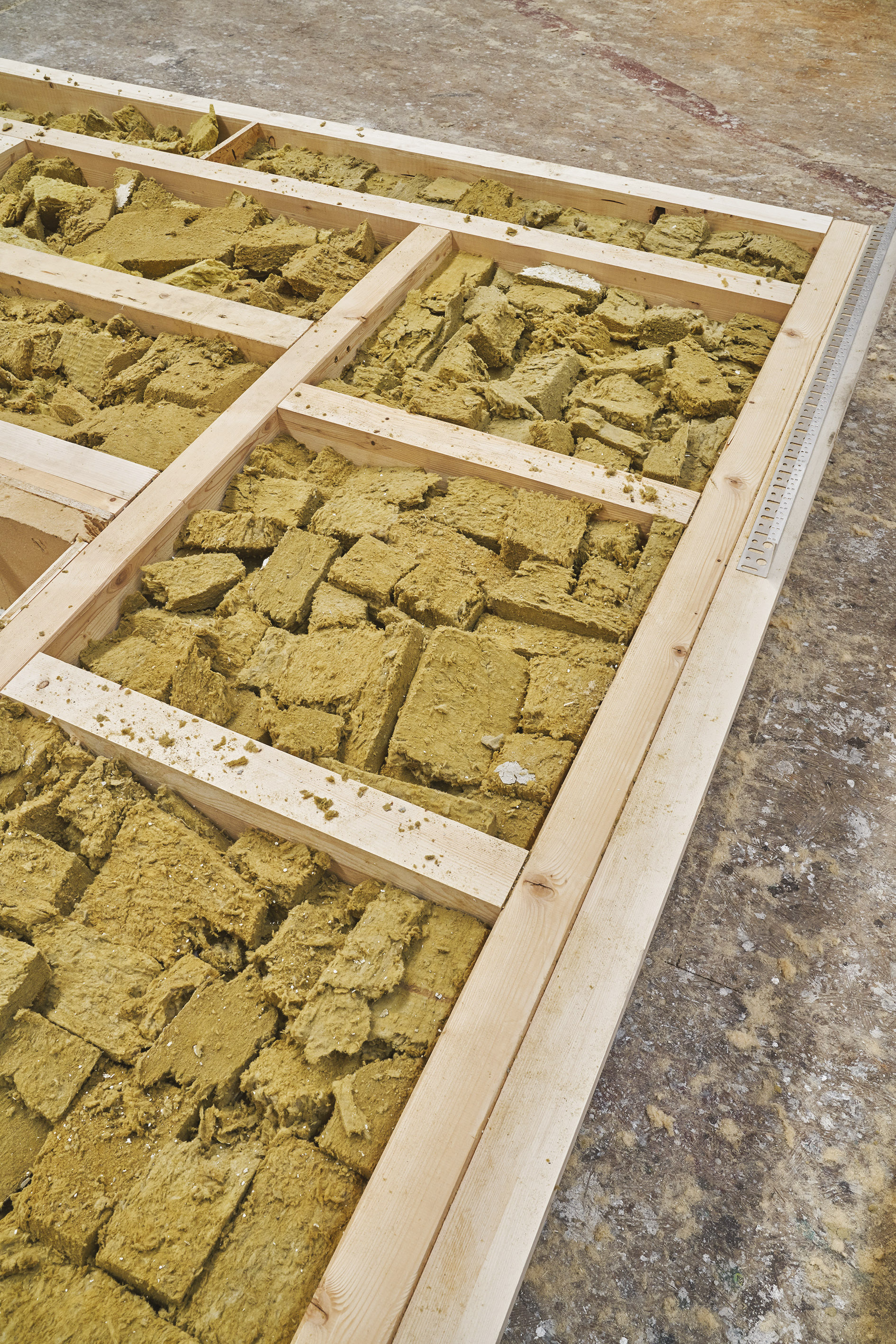 150 m3 d’isolation ont été récupérés sur d’autres sites et insérés dans les cadres en bois des modules de façade.