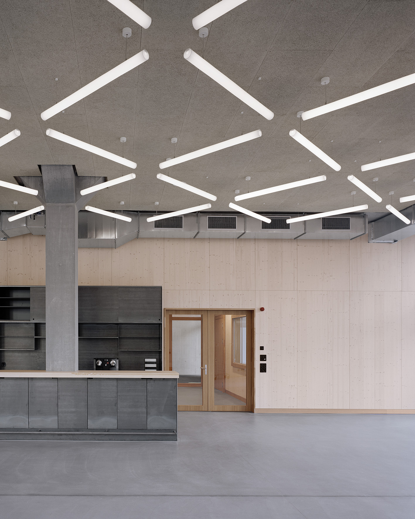 Der Komplex umfasst ein öffentlich zugängliches Quartierzentrum mit Veranstaltungsraum.