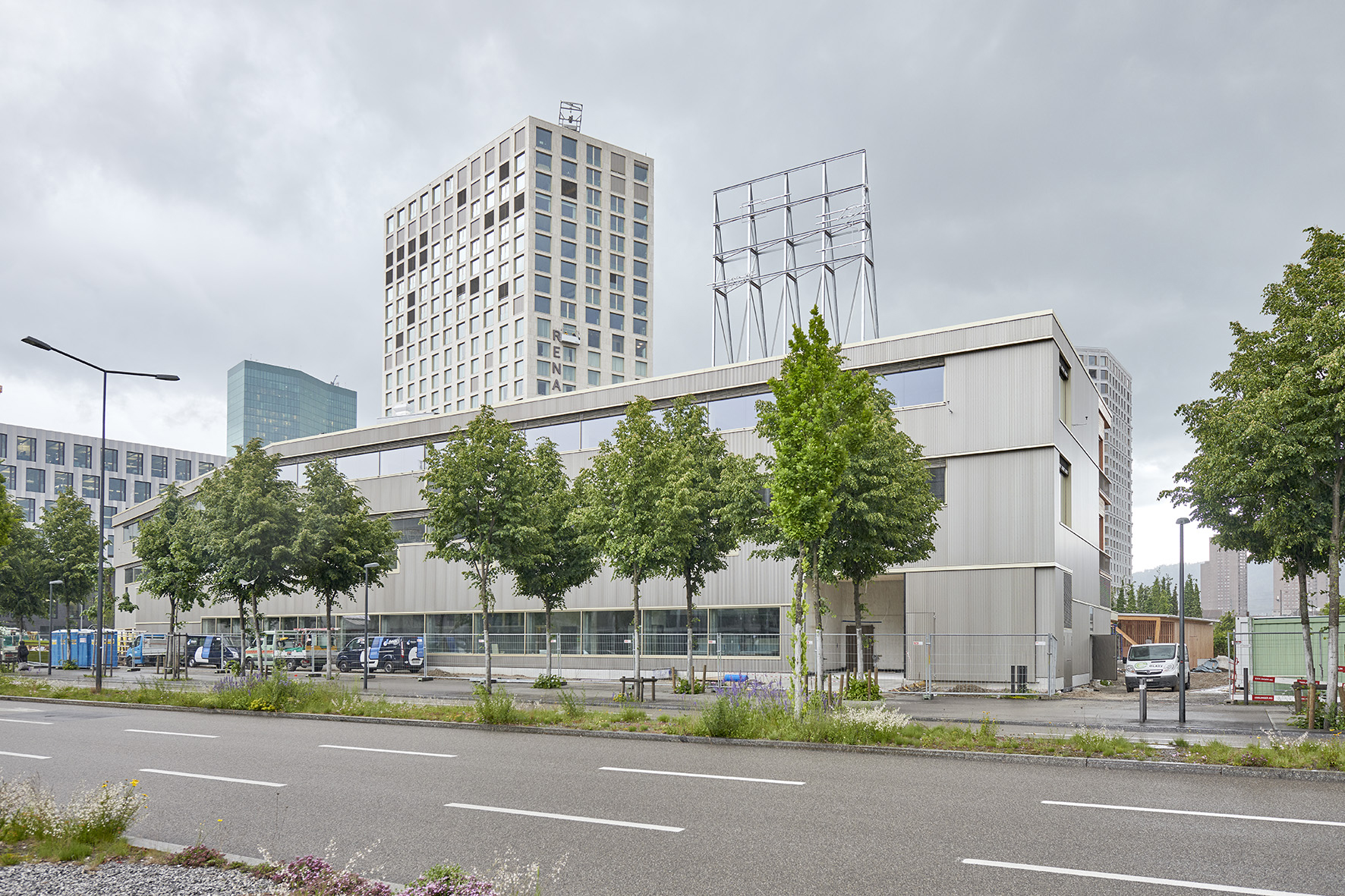Die abweisende Seite zur Pfingstweid-Verkehrsachse.