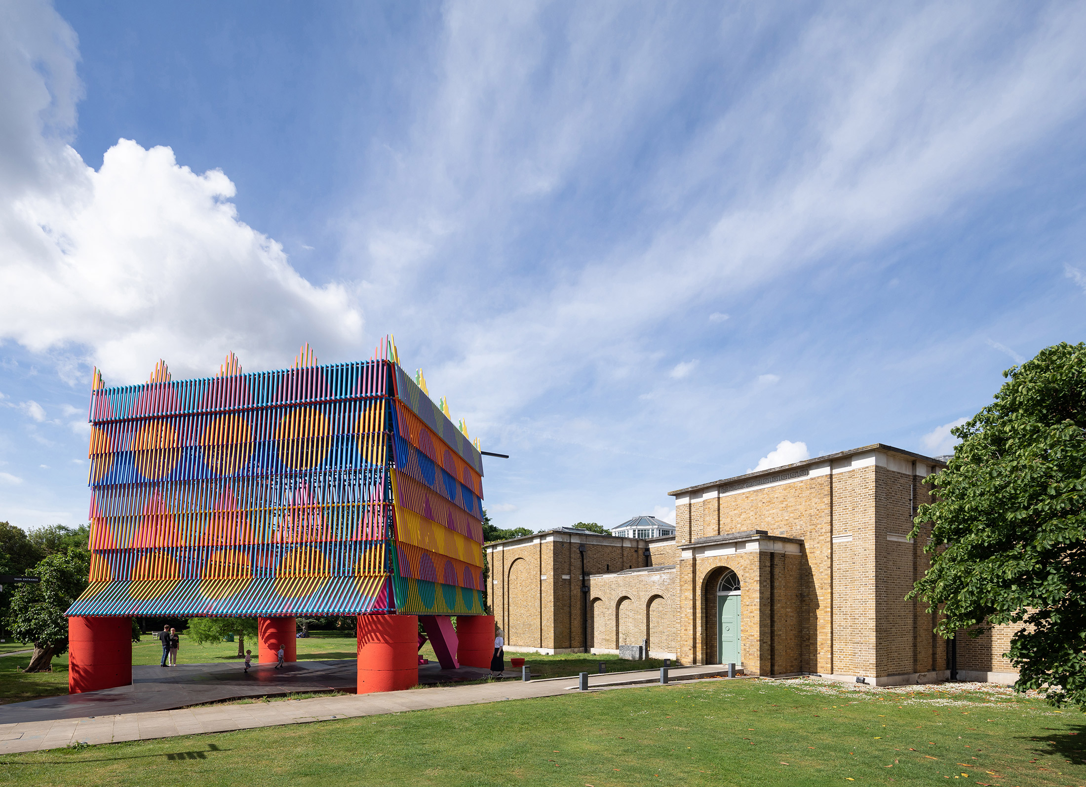 Dulwich Pavilion 2019: The Colour Palace, progettato dallo studio d'architettura Pricegore e dall'artista Yinka Ilori