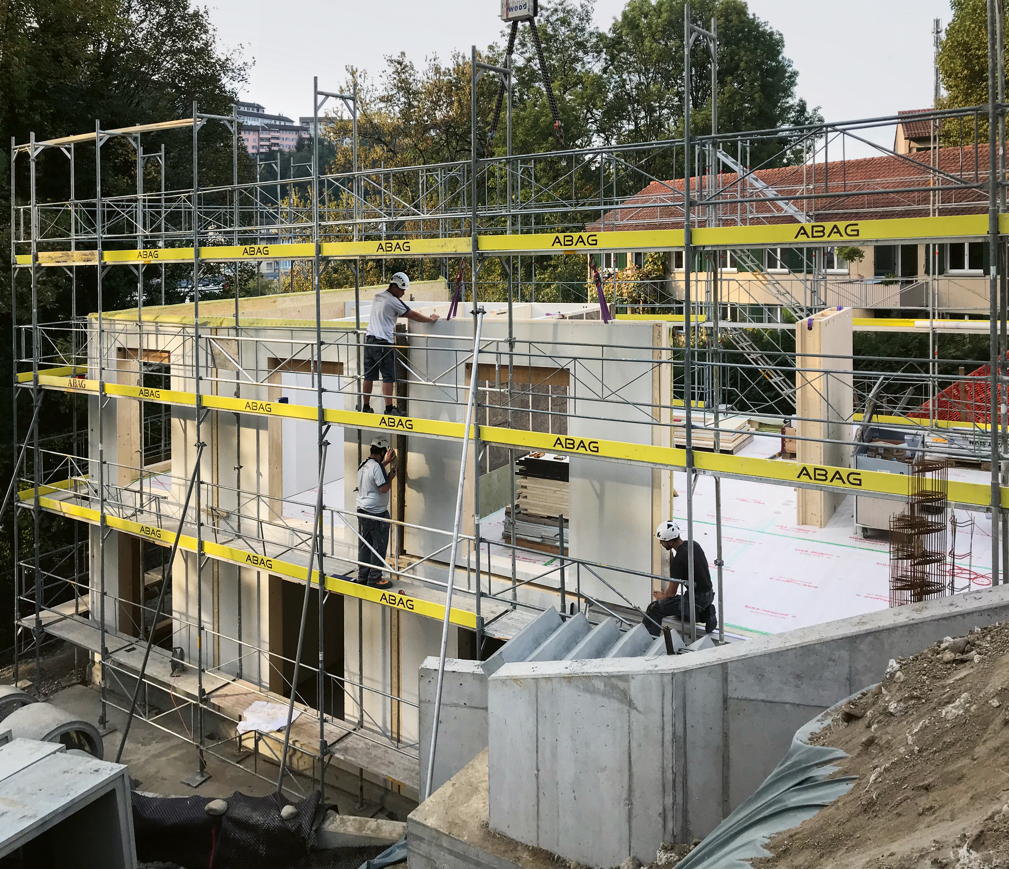 Die vorgefertigten Holzelemente wurden im November 2018 innert 16 Arbeits­tagen montiert.