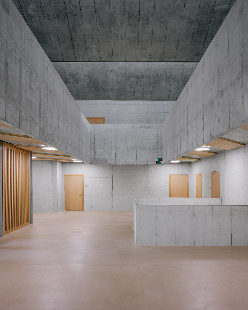 Deckendurchbrüche verbinden alles Geschosse miteinander.