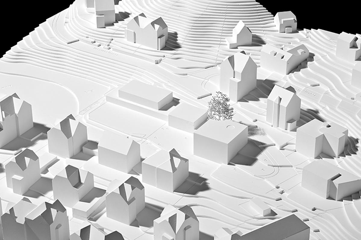 «Baum-Haus» von Studio David Klemmer mit Bianca Anna Böckle stellt ein Quadrat mit ausgesparter Ecke dar.