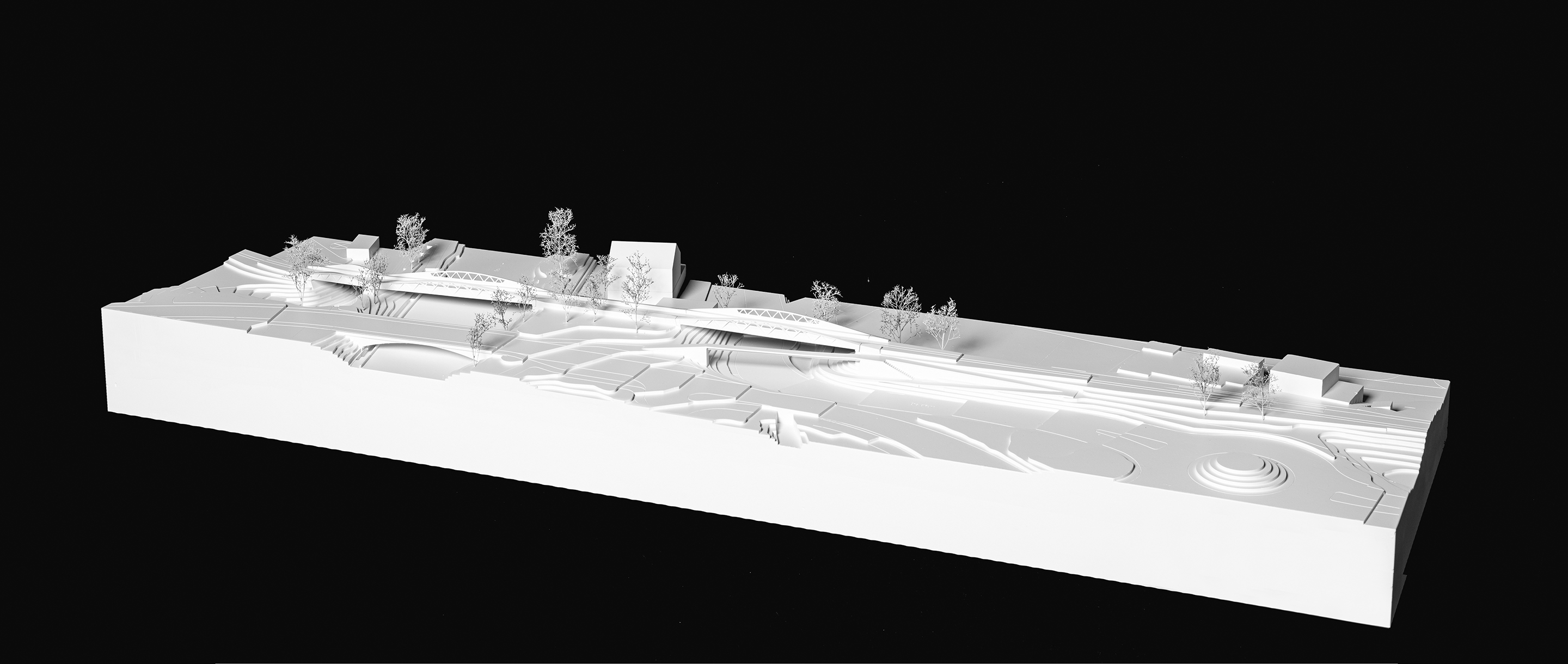 «Vivace»: Bogenträger, die sich zum Obergurt hin zu einem Fachwerk auflösen.  Sie wollen die historische mit der zeitgenössischen Gestaltung verknüpfen.