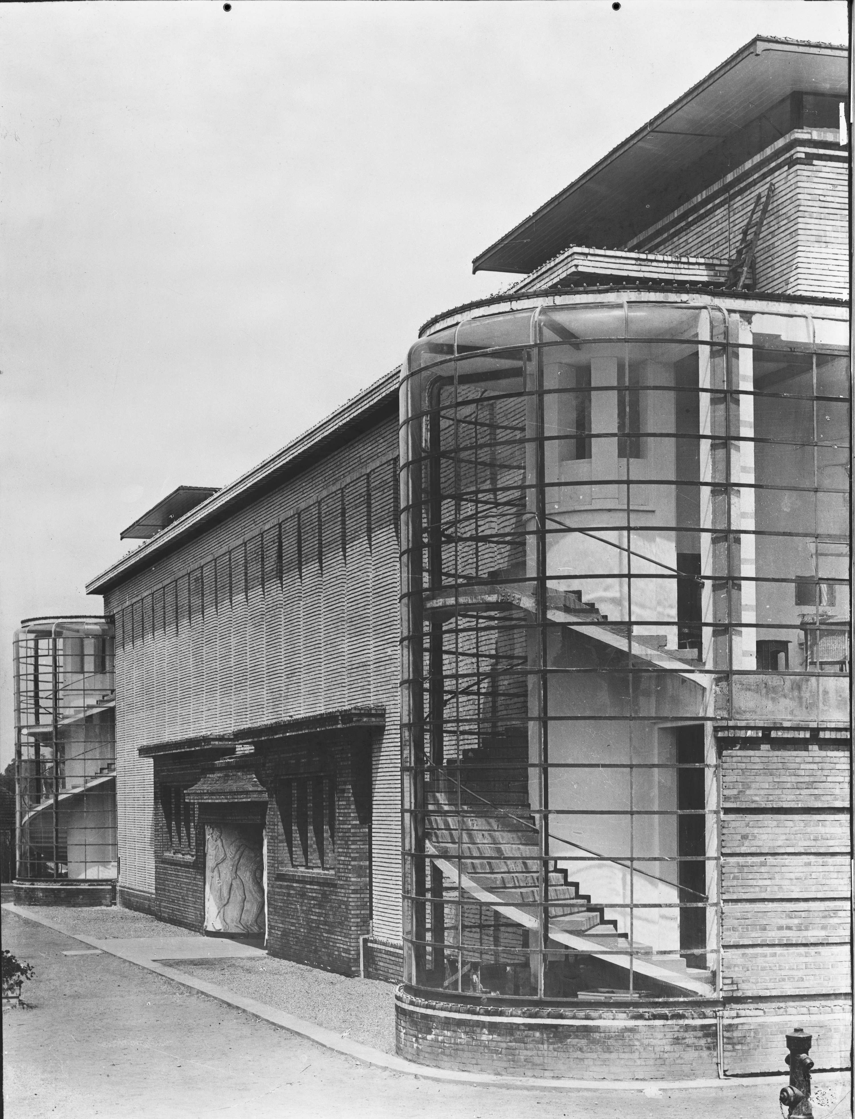 Usine et immeuble de bureau réalisé pour l’exposition du Werkbund de Cologne, 1914.