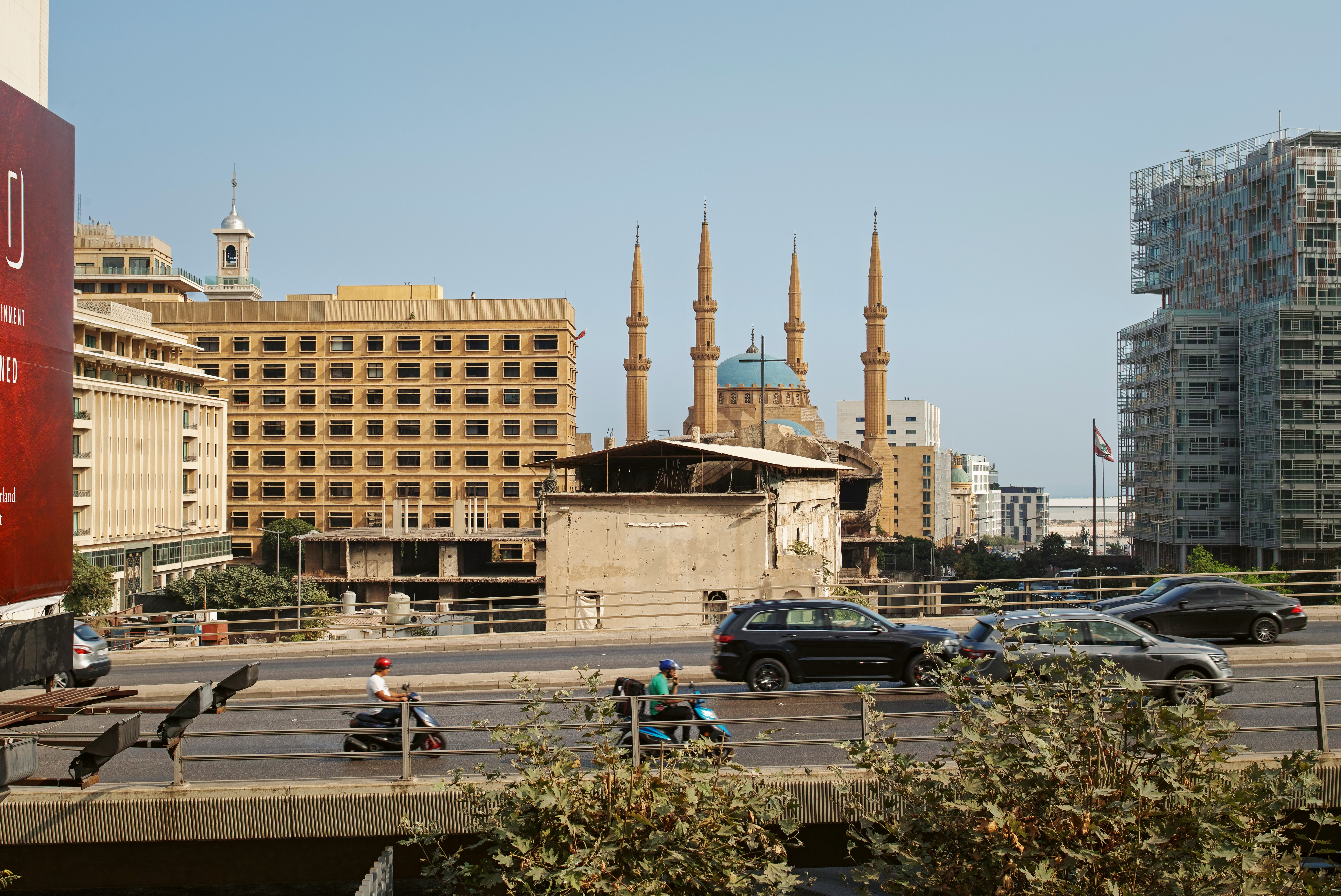 Toutes les photographies illustrant cet entretien ont été réalisées par Marco Pinarelli lors d’un tour d’une journée effectué avec l’architecte  Hicham Bou Akl dans l’agglomération de Beyrouth le 19 septembre 2019.
