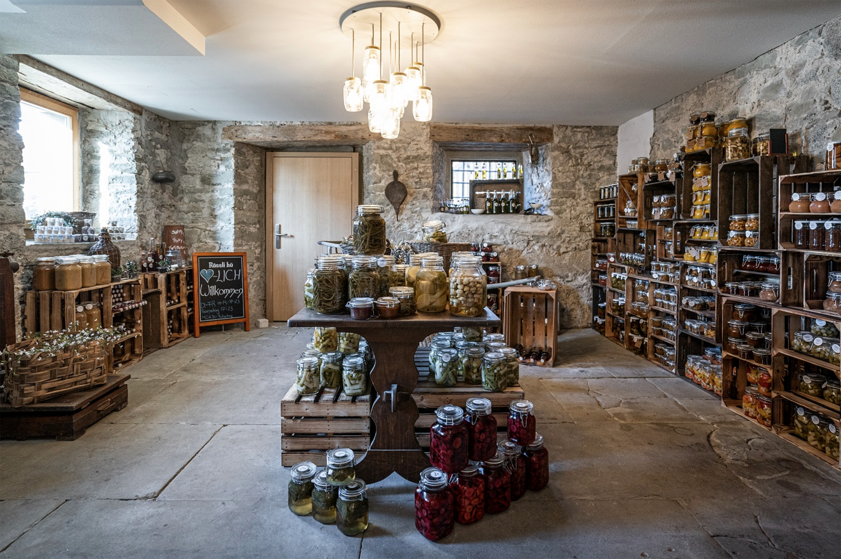 Historisches Restaurant 2020 Roessli hue Root Vorratskammer