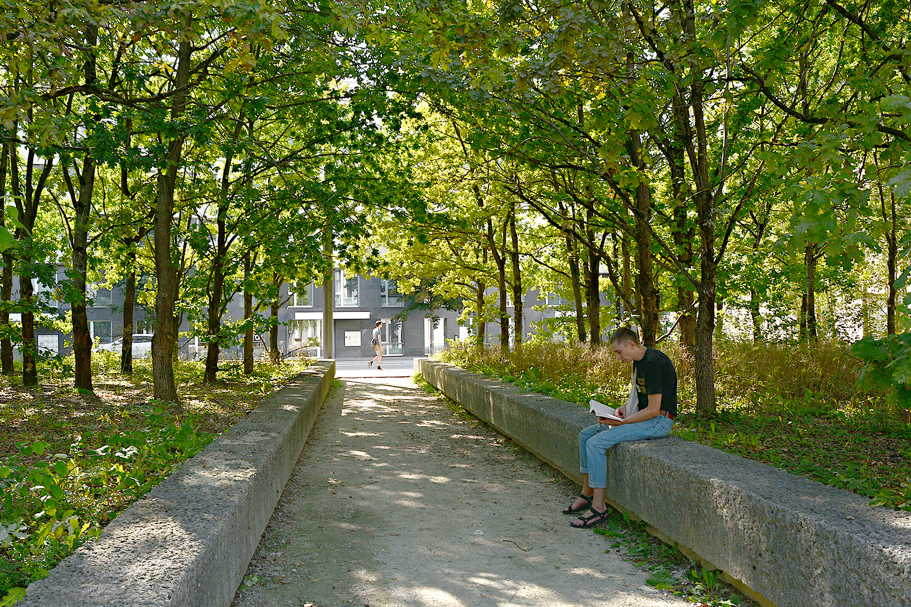 La Trafoplatz. Inaugurée en 2003, la Trafoplatz est un lieu de rendez-vous et de manifestation en plein air. Située sur l’ancien site de BBC, elle sera complétée dans les années à venir par la Brown-Boveri-Platz à proximité.