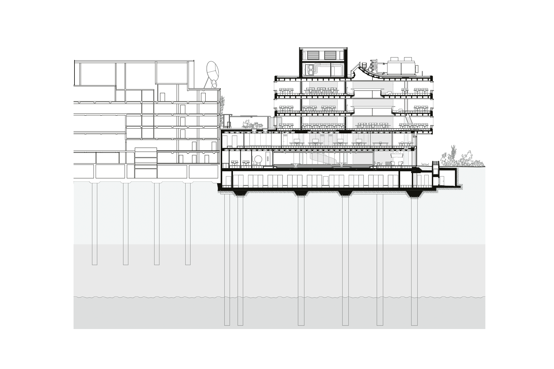 Längsschnitt durch die Studios (EG) und durch die mittlere Halle im Newsroom (2.–4. OG).