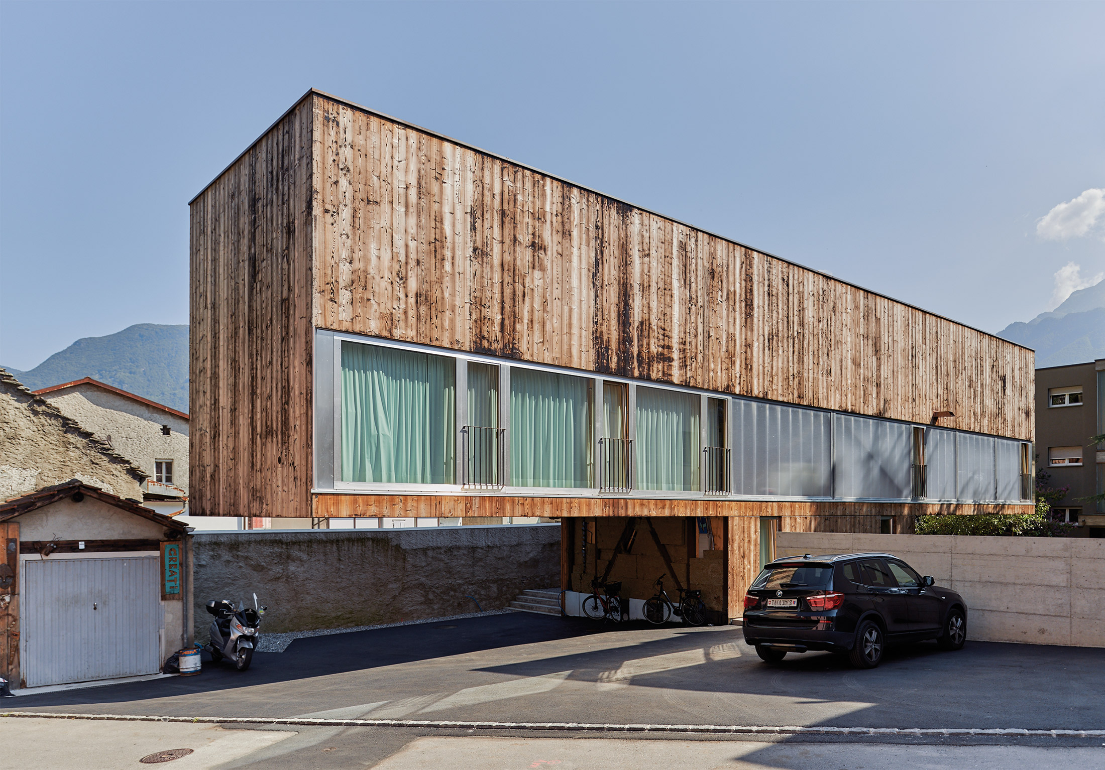 Menzione: Casa ex parrocchiale, Monte Carasso, 2014-2018. Committente: comunità ereditaria Umberto Guidotti, Monte Carasso. Progettisti: Guidotti Architetti SA, Monte Carasso