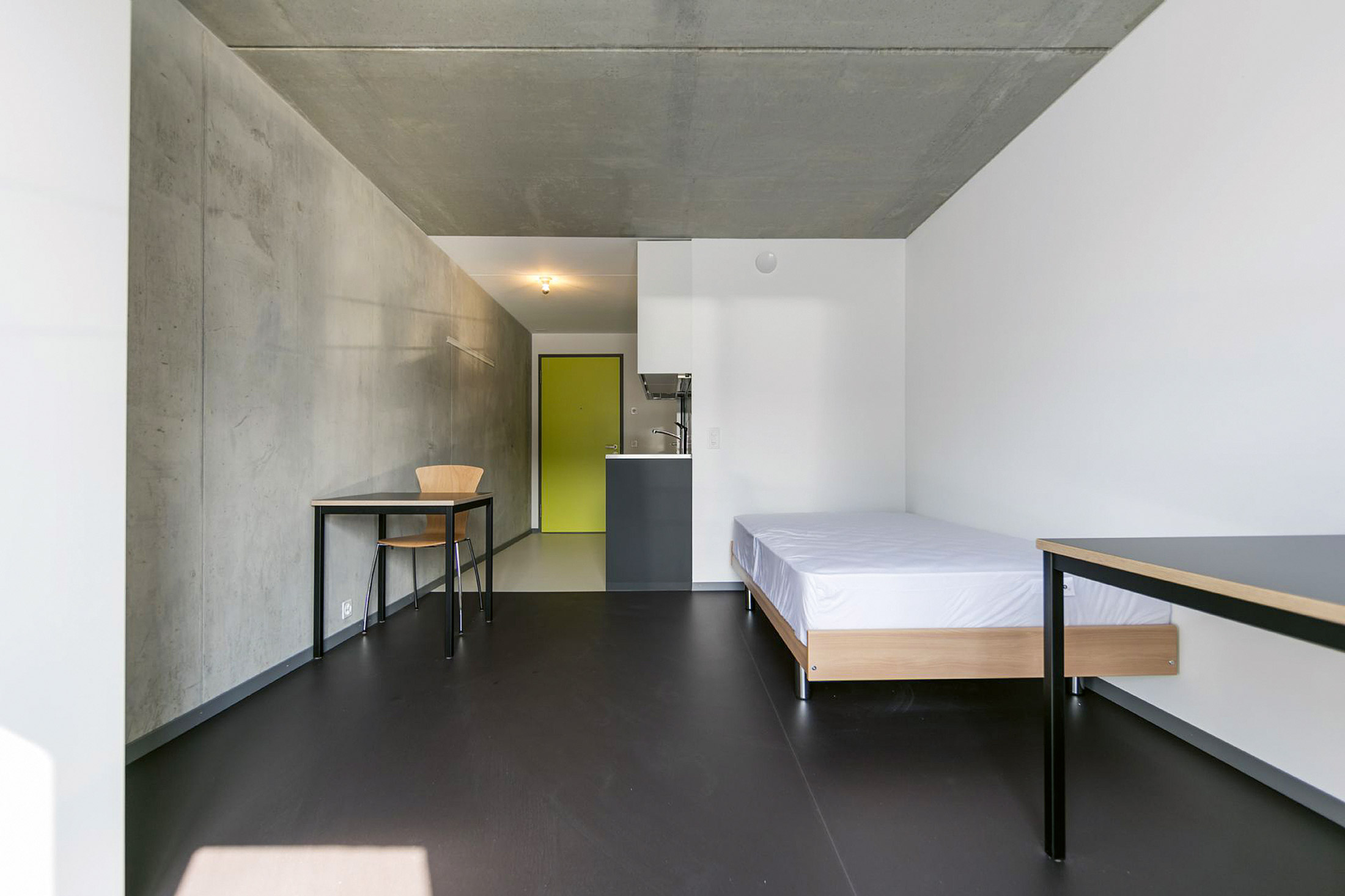 Interno del monolocale arredato