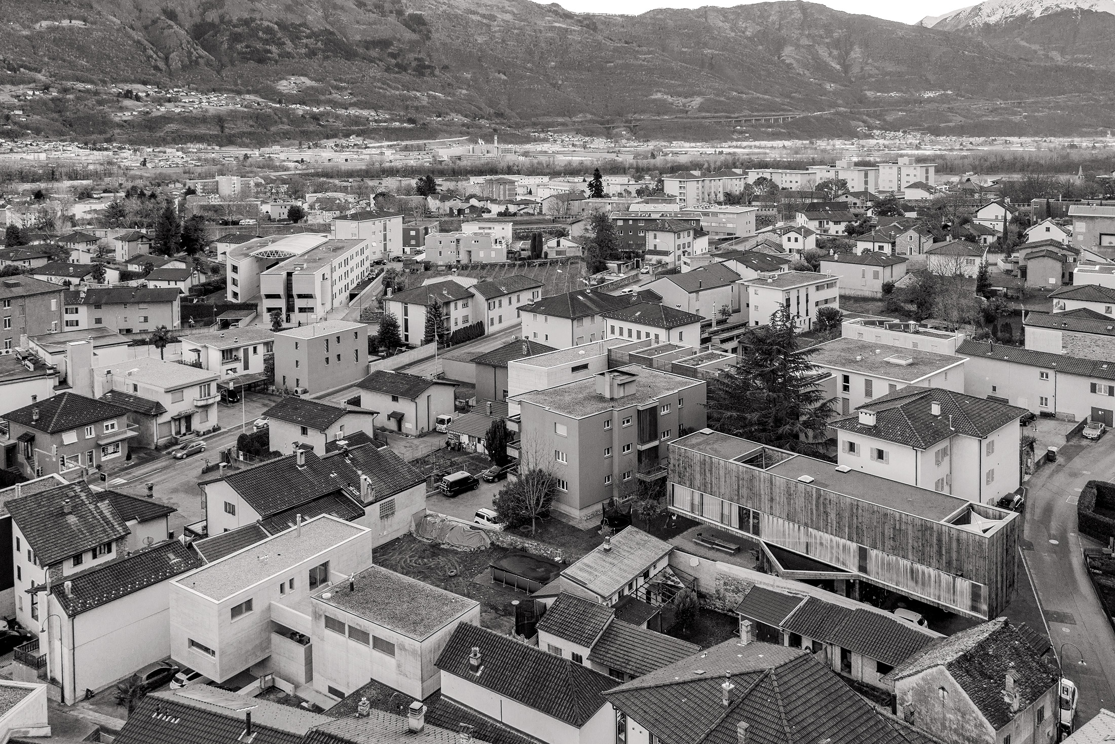 Menzione: Casa ex parrocchiale, Monte Carasso, 2014-2018. Committente: comunità ereditaria Umberto Guidotti, Monte Carasso. Progettisti: Guidotti Architetti SA, Monte Carasso Menzione: Casa ex parrocchiale, Monte Carasso, 2014-2018. Committente: comunità ereditaria Umberto Guidotti, Monte Carasso. Progettisti: Guidotti Architetti SA, Monte Carasso