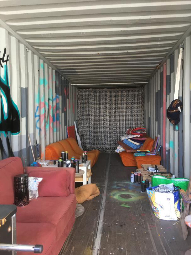 Künstler, Schriftsteller, Kulturschaffende und Handwerker haben hier ihre Büros in den Containern.