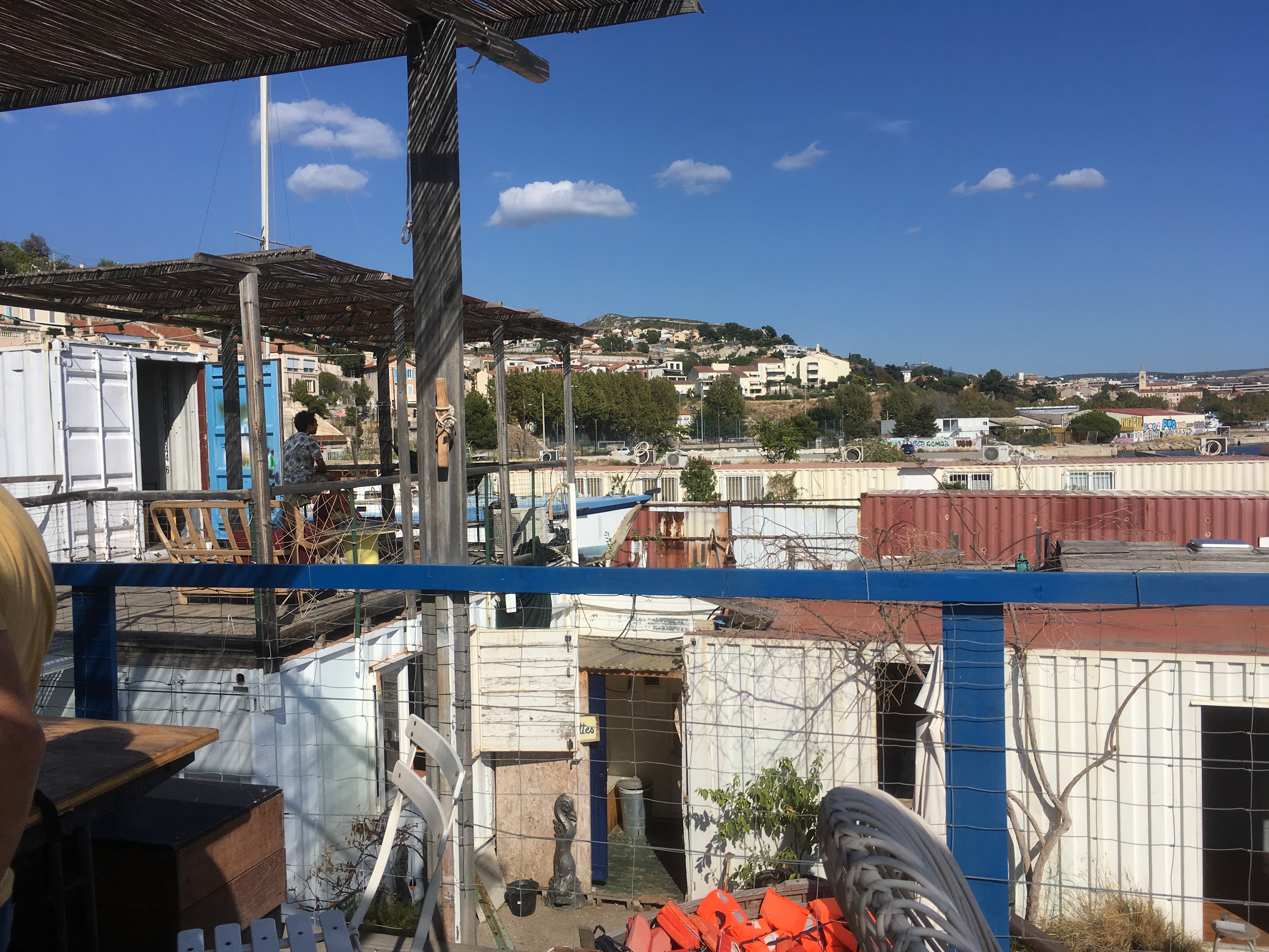 Thalassanté liegt angrenzendend an den Cargo-Hafen.