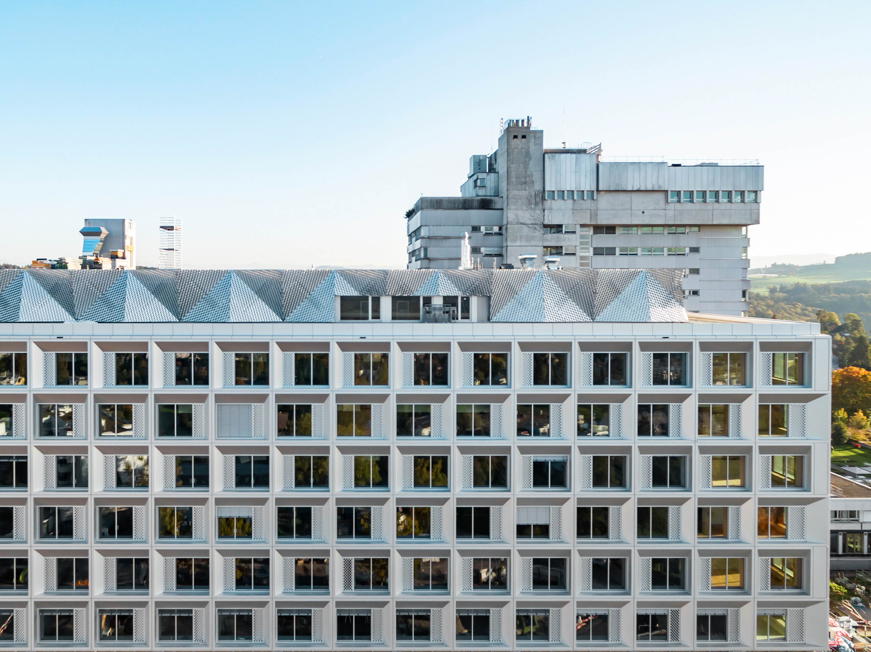 Neuer Erweiterungstrakt des Kantonsspitals in Frauenfeld: Der Behandlungstrakt bildet den Sockel; der aufgesetzte Quader ist mit 300 Bettenzimmern belegt.