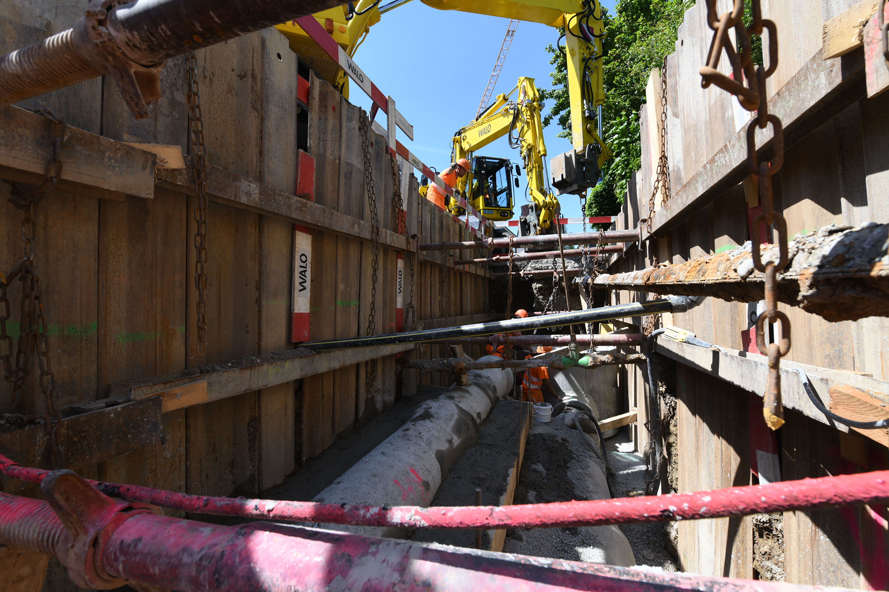 Aufnahme im Graben der Baustelle Eigenheimstrasse in Küsnacht (ZH)