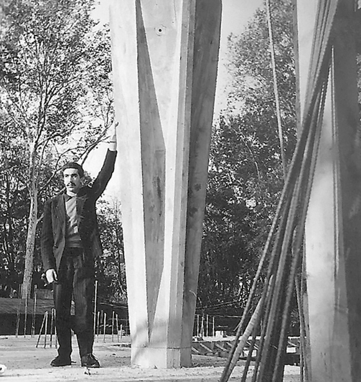 Tita Carloni al cantiere dell’Albergo Arizona