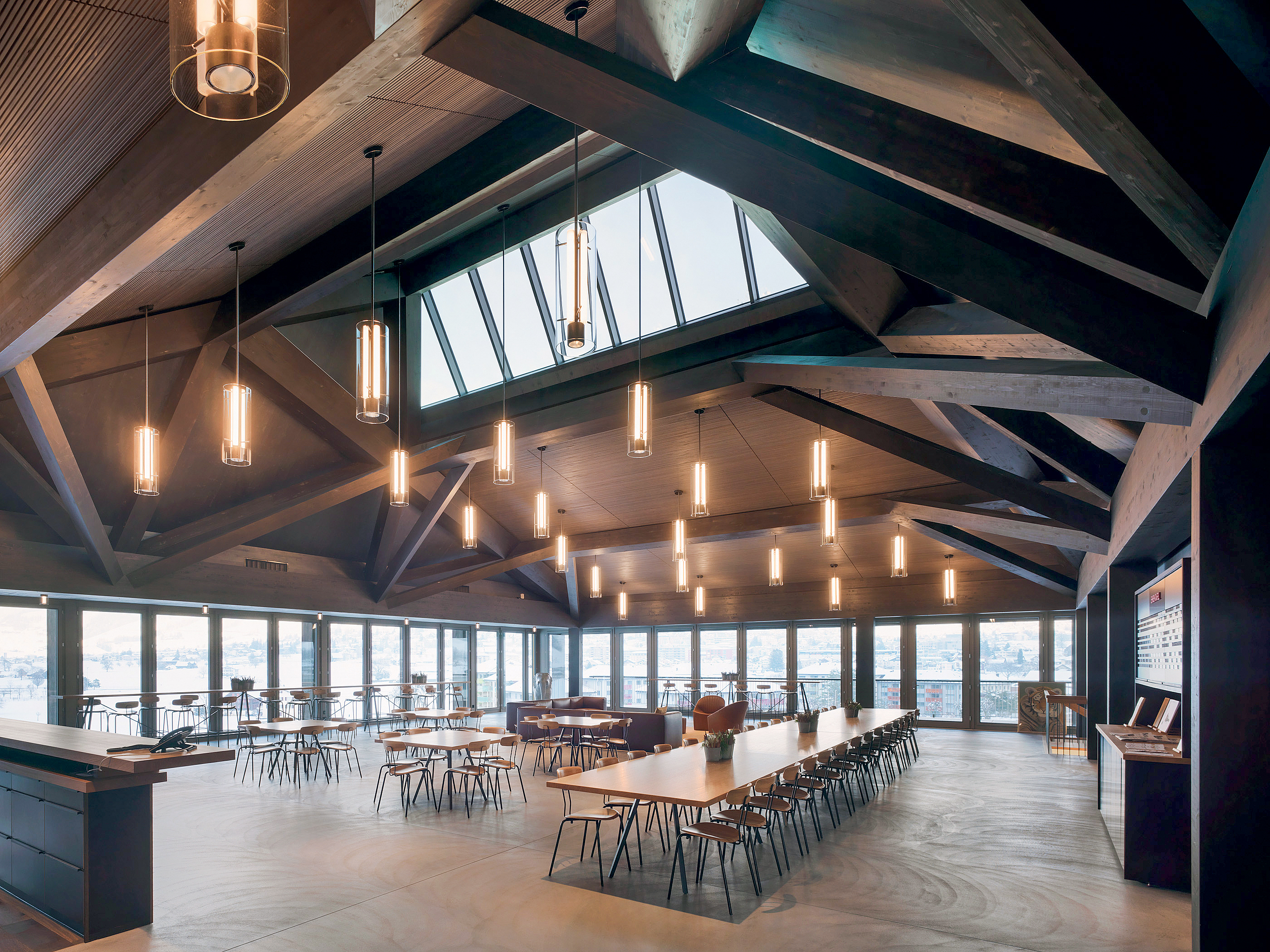 Fig.6: Une cantine de luxe : l’espace communautaire pour les collaboratrices et collaborateurs à l’extrémité de l’étage en attique, côté est