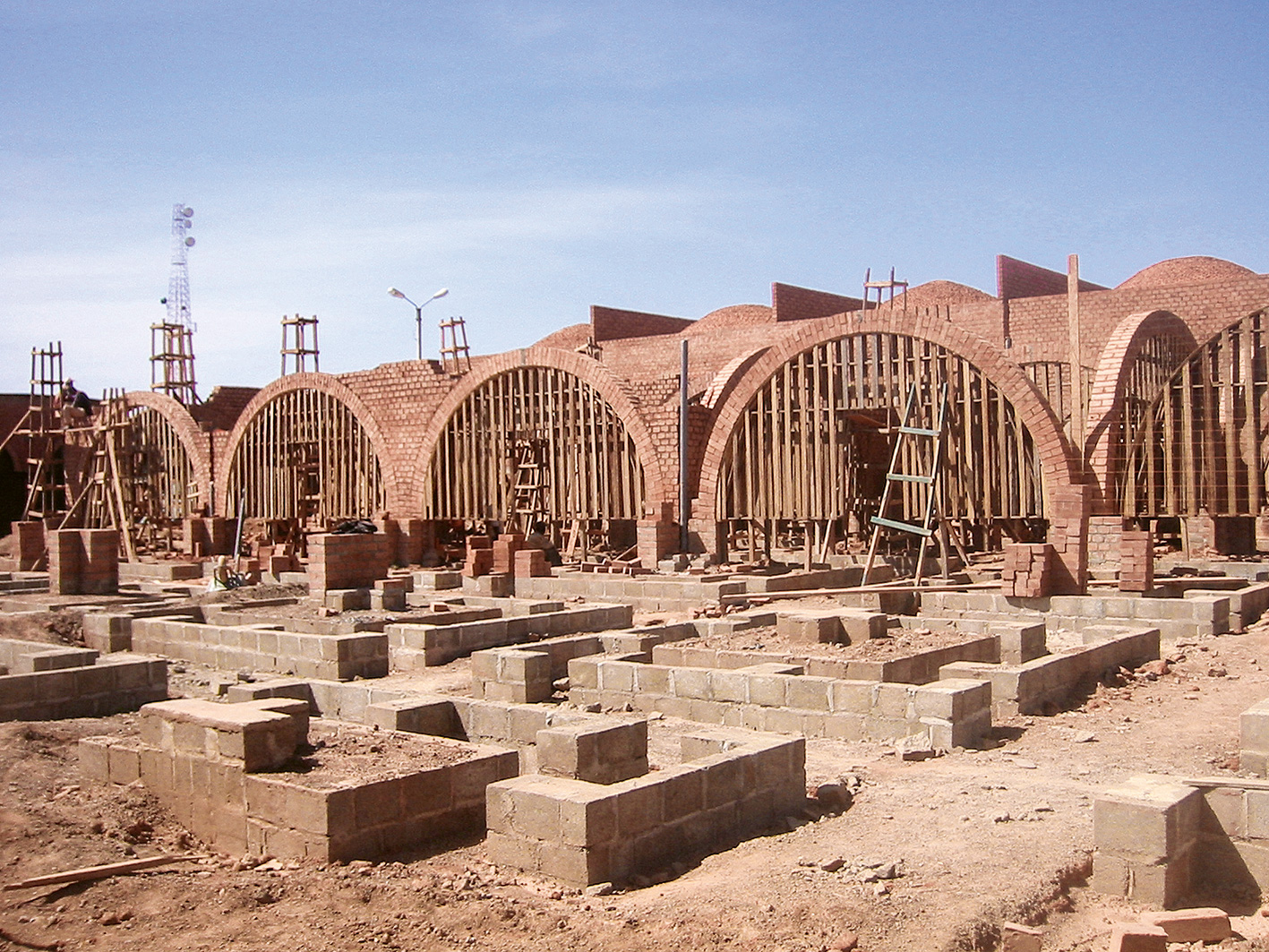 Laurent Séchaud e Direzione dello sviluppo e della cooperazione (DSC), Mercato Centrale, Koudougou, Burkina Faso, vincitore del Premio Aga Khan per l’Architettura, 2007