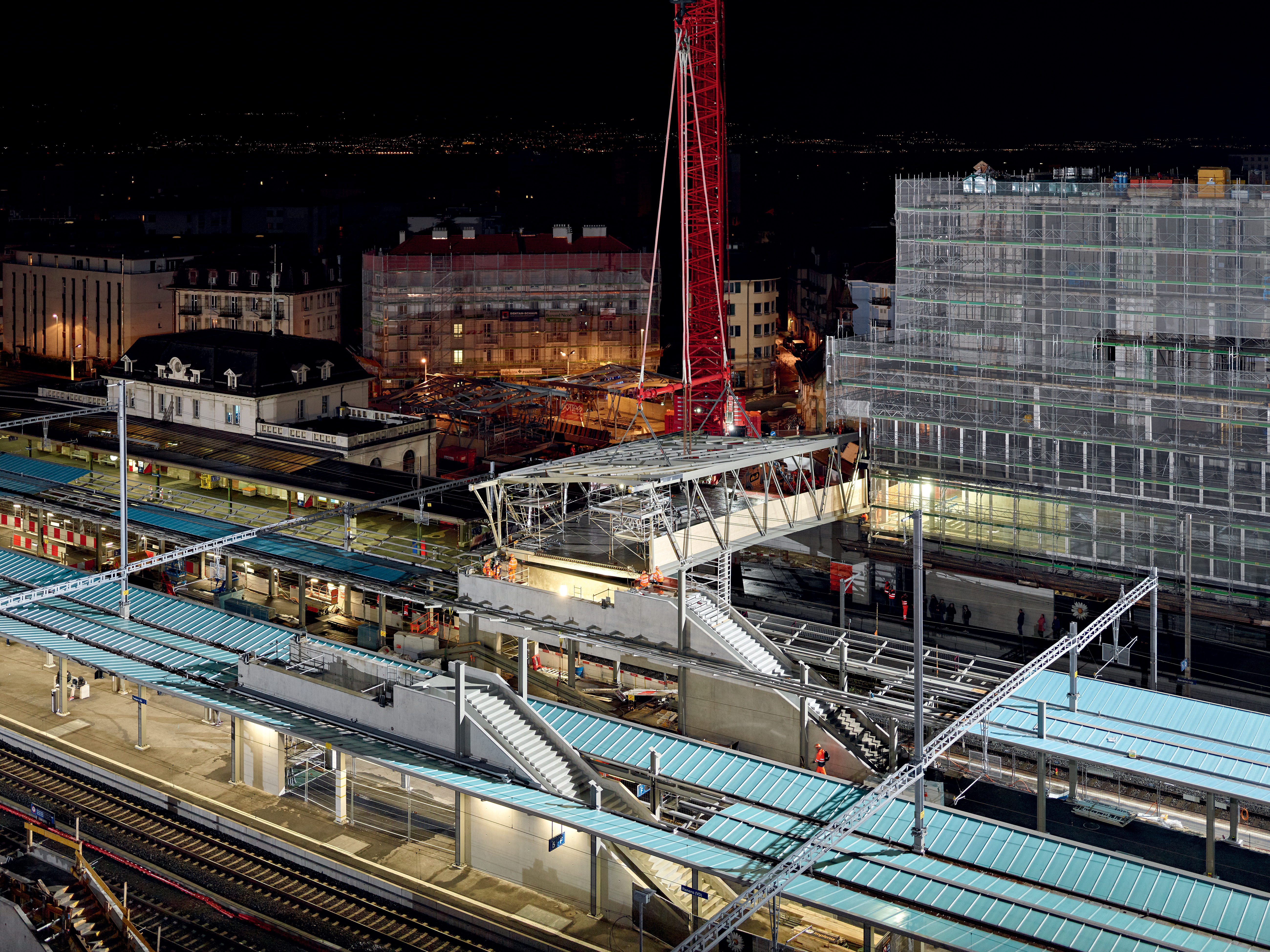 Pose des tronçons de la passerelle les nuits du 29 novembre au 2 décembre.