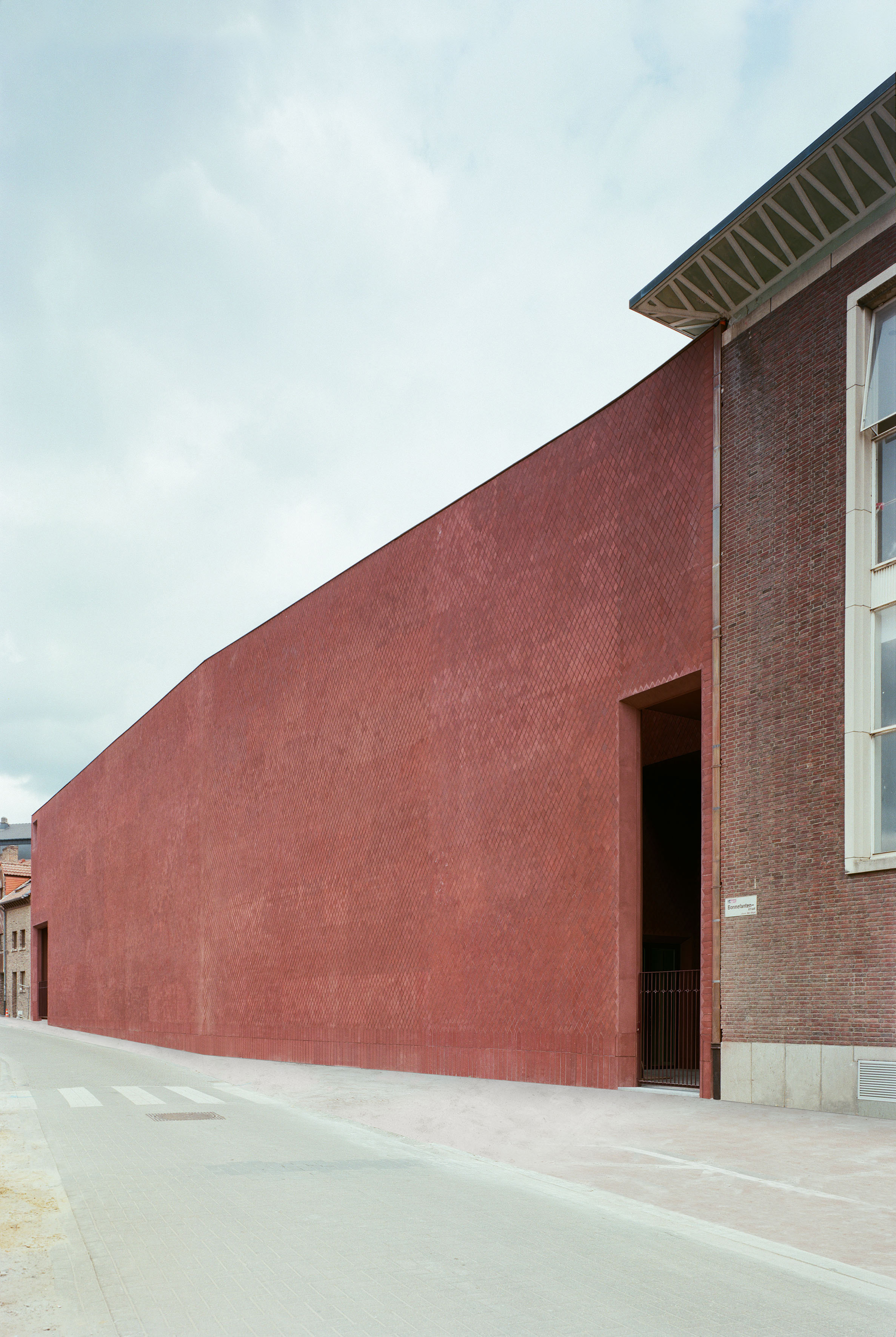 Nell'ambito del Premio italiano di architettura, il riconoscimento al miglior intervento realizzato negli ultimi tre anni è stato assegnato a Francesca Torzo per il suo progetto della Z33 House for Contemporary Art, Design and Architecture a Hasselt, in Belgio (2019). Nell'ambito del Premio italiano di architettura, il riconoscimento al miglior intervento realizzato negli ultimi tre anni è stato assegnato a Francesca Torzo per il suo progetto della Z33 House for Contemporary Art, Design and Architecture a Hasselt, in Belgio (2019).