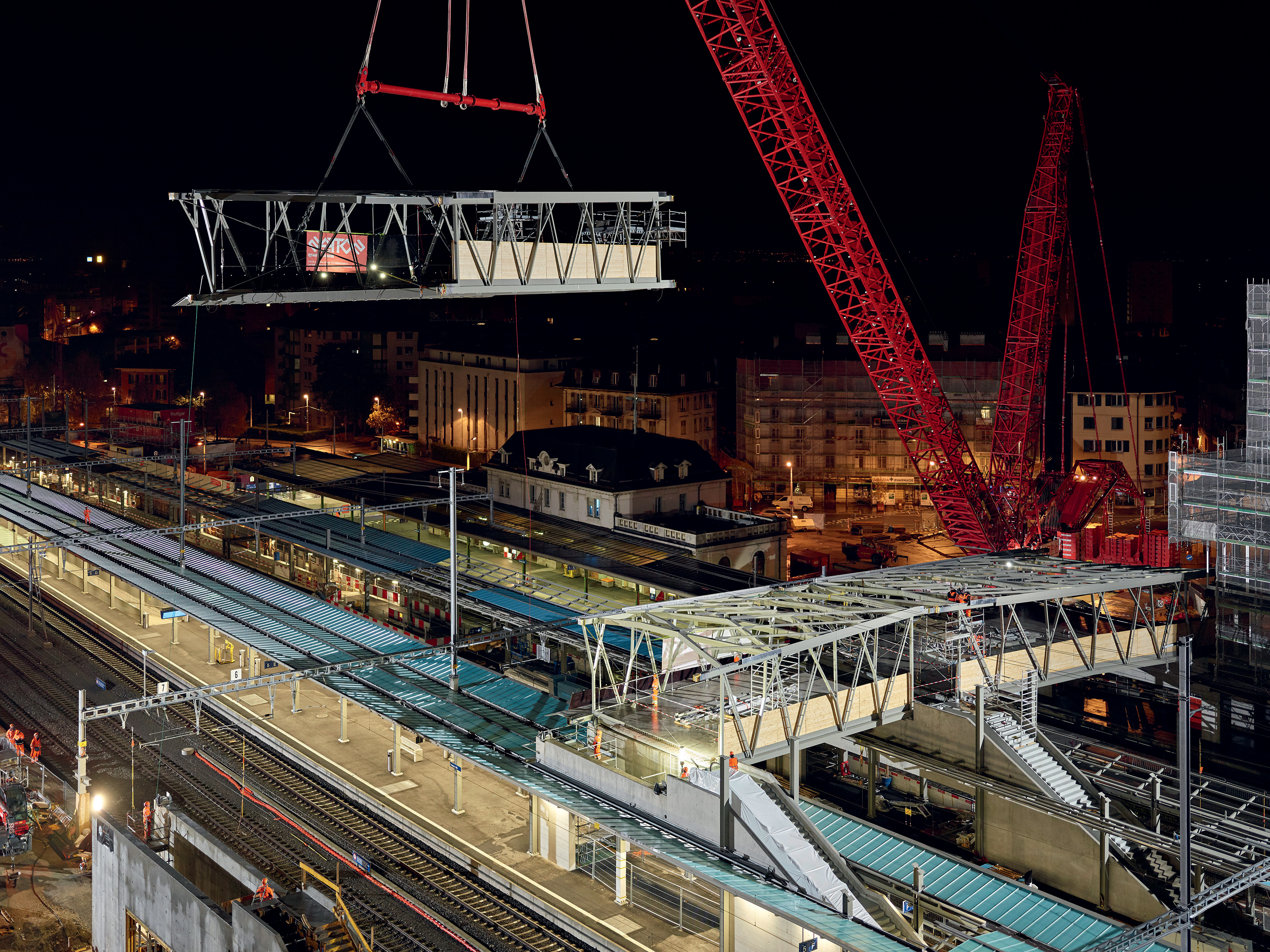 Pose des tronçons de la passerelle les nuits du 29 novembre au 2 décembre.