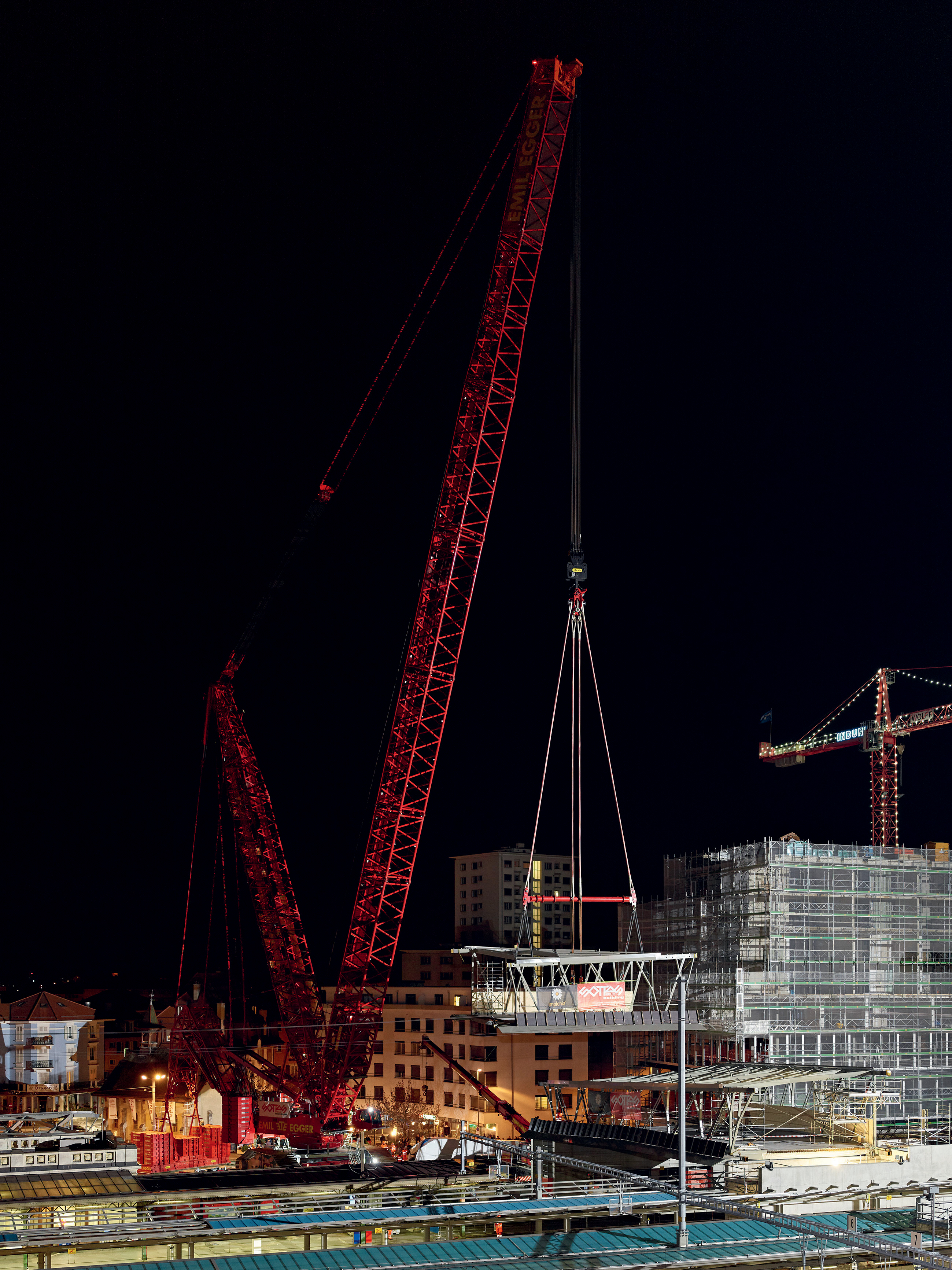 Pose des tronçons de la passerelle les nuits du 29 novembre au 2 décembre.