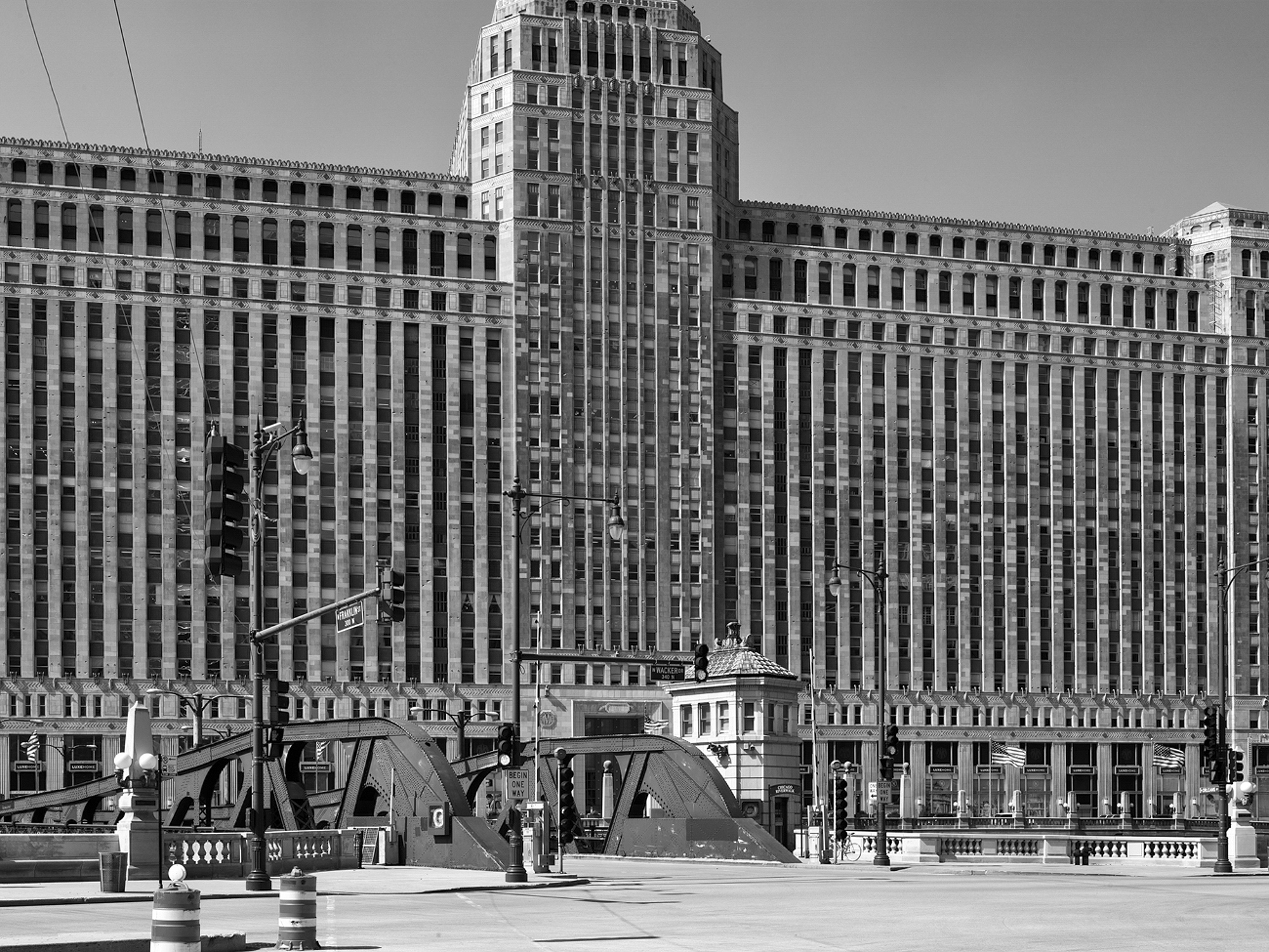 Wacker Drive con il Merchandise Mart progettato da Graham, Anderson, Probst e White nel 1930, Chicago, 2012
