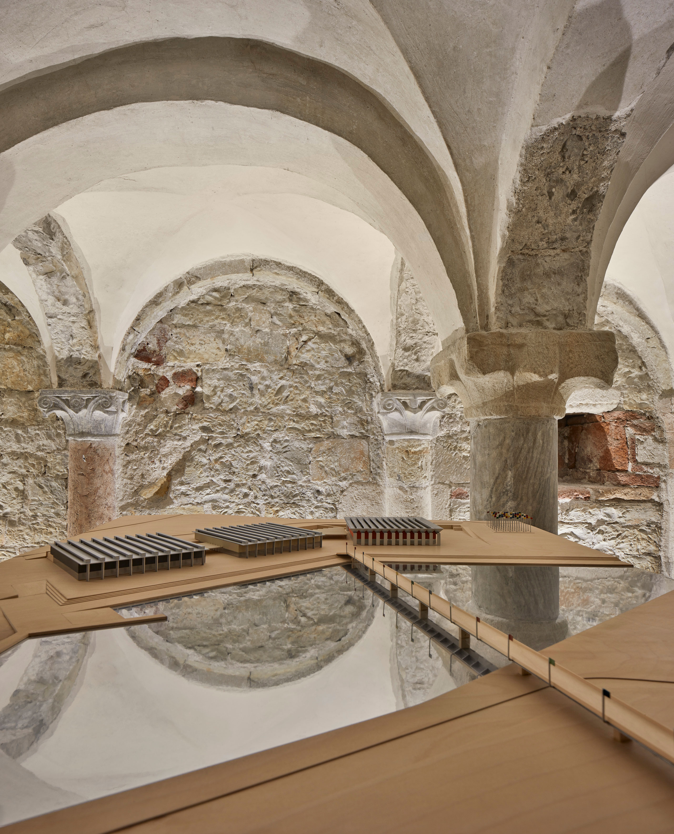 La mostra di Juan Navarro Baldeweg negli spazi del Museo di Santa Giulia di Brescia
