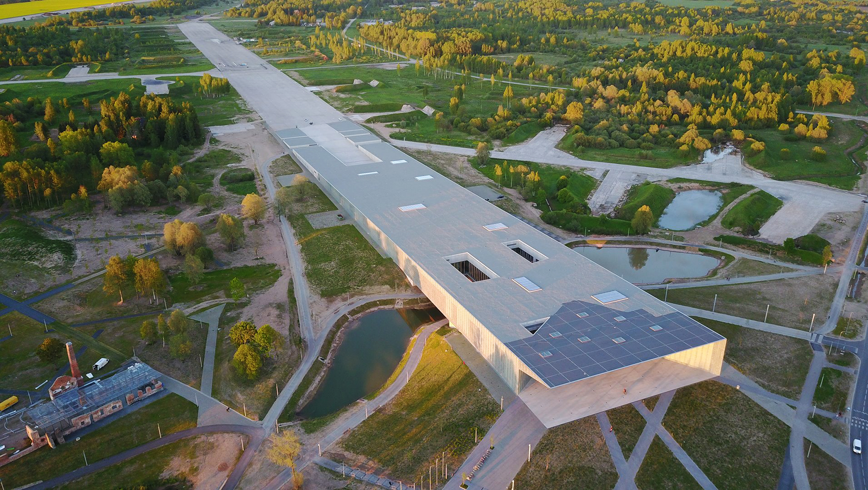Nach einem internationalen Wettbewerb entstand mit seinem damaligen Büro Dorell.Ghotmeh.Tane das Nationalmuseum Estland als erstes grosses Werk (2006–2016).