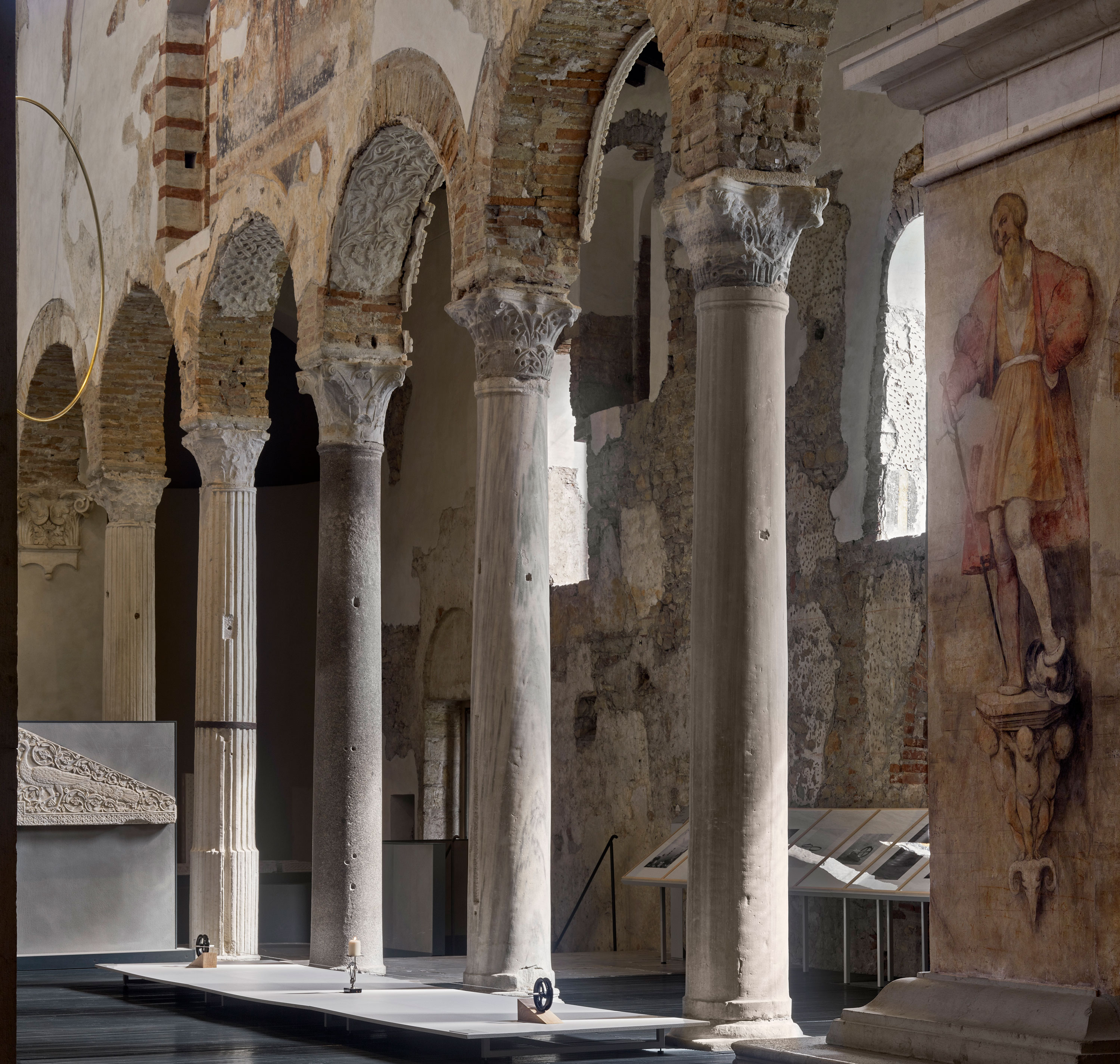 La mostra di Juan Navarro Baldeweg negli spazi del Museo di Santa Giulia di Brescia