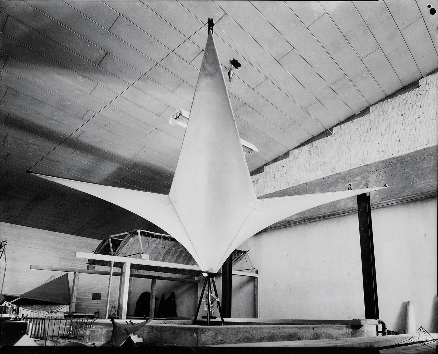 Heinz Hossdorf, Padiglione per l’Expo di Losanna, 1964. Modello in scala reale della struttura a ombrello.