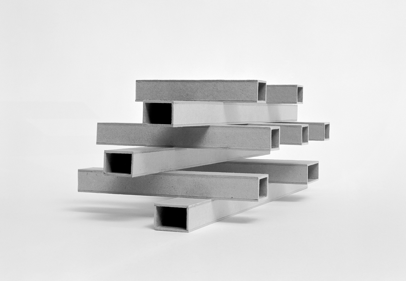 Christian Kerez, Schulhaus Salzmagazin, Zurigo. Modello concettuale in scala 1:200, in cartone, dei corridoi interni, 1997.