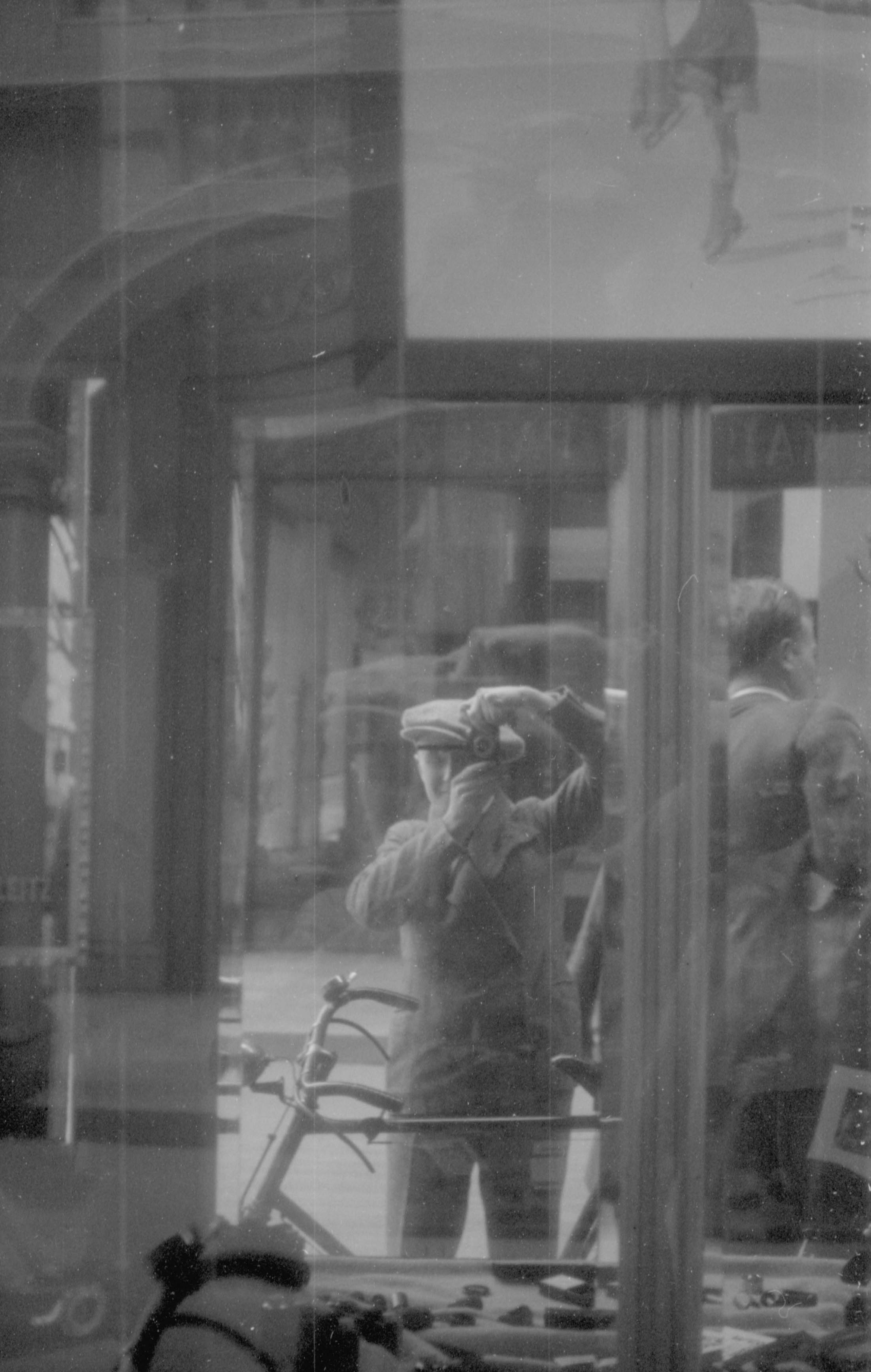 Vincenzo Vicari, «Autoritratto con Leica», 1929-31