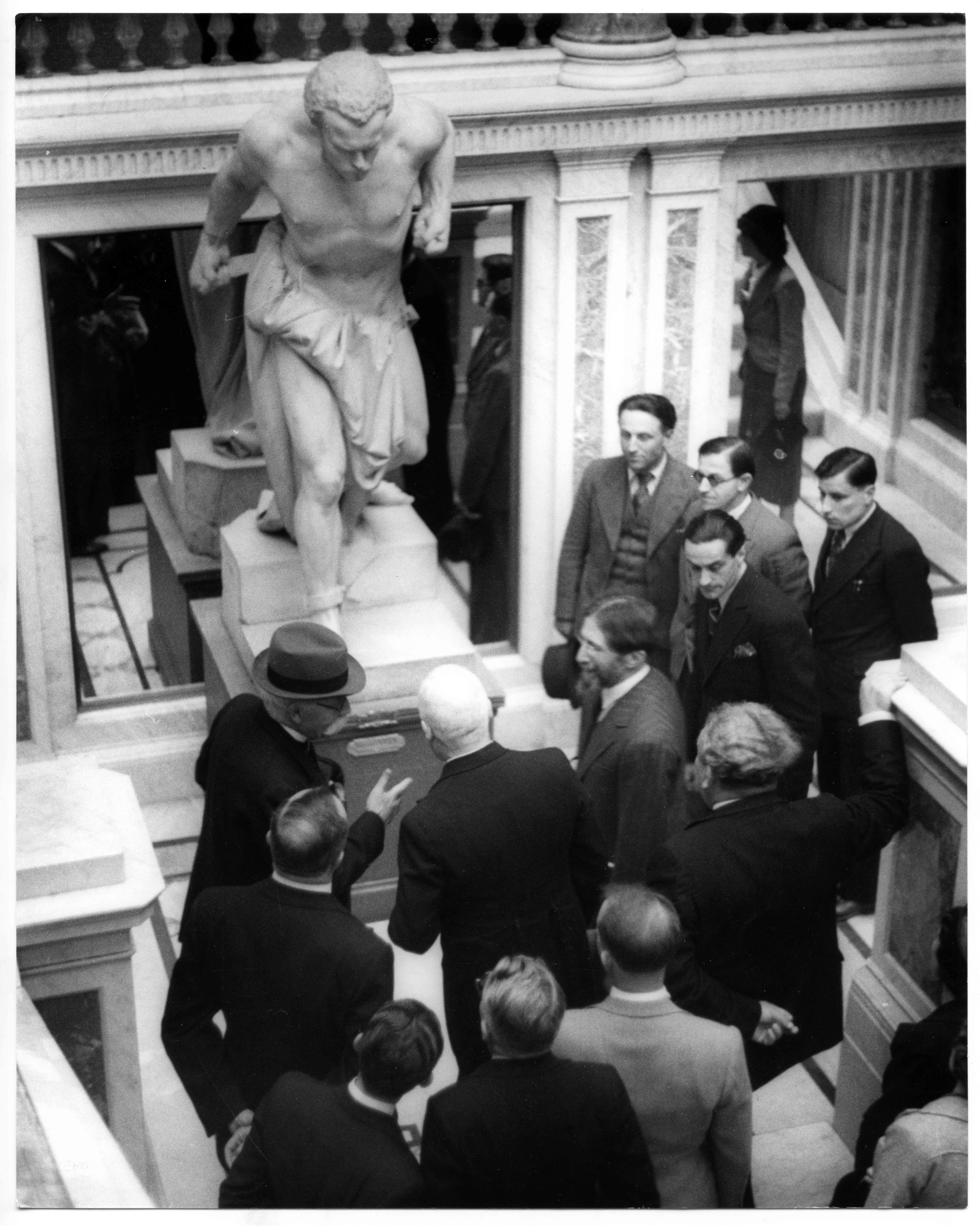 Vincenzo Vicari, «Lo Spartaco di Vincenzo Vela torna in Ticino dopo cinquant'anni. Inaugurazione della Mostra ticinese d'arte dell'Ottocento e contemporanea al Castello di Trevano», 1937