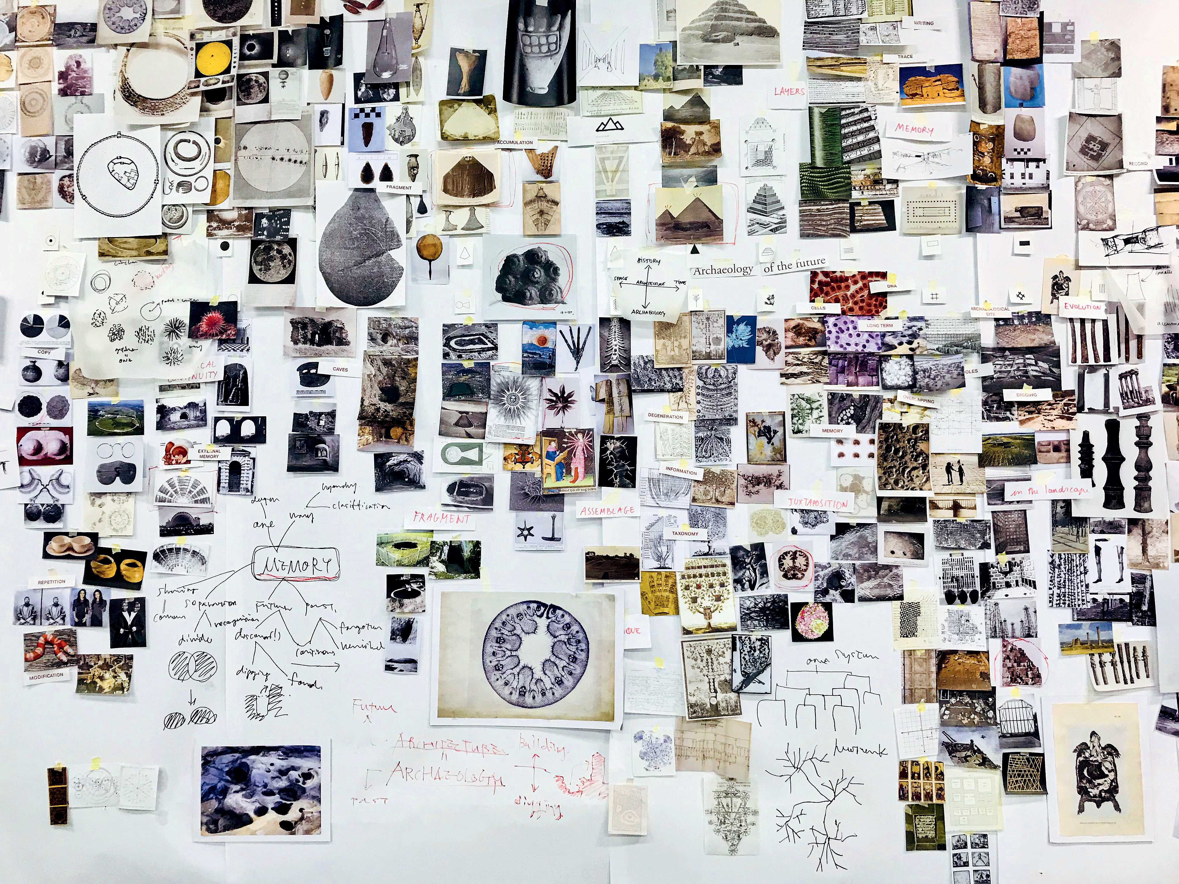 Mur de recherche, Tokyo, Japon