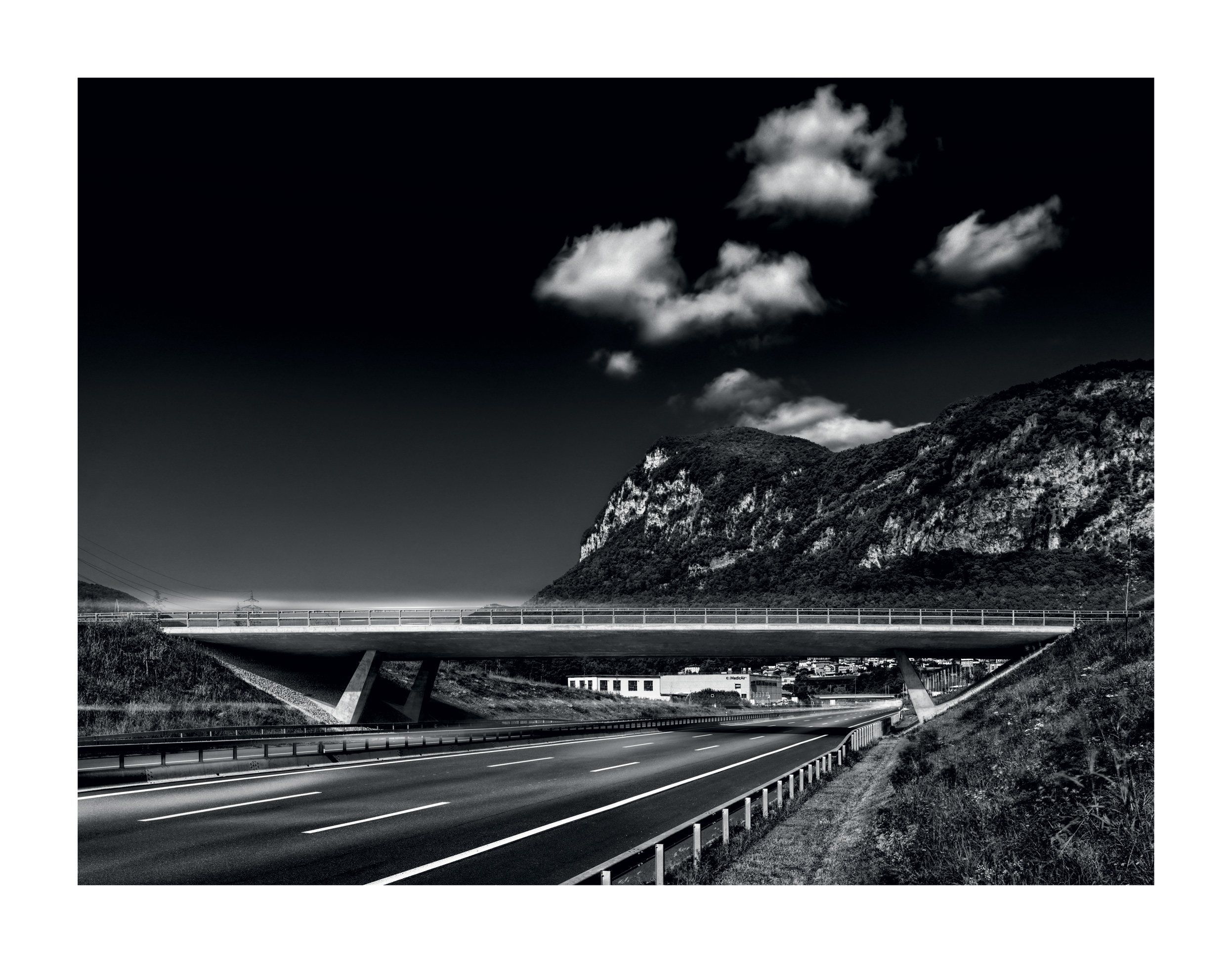 Nuovo cavalcavia sopra la strada nazionale