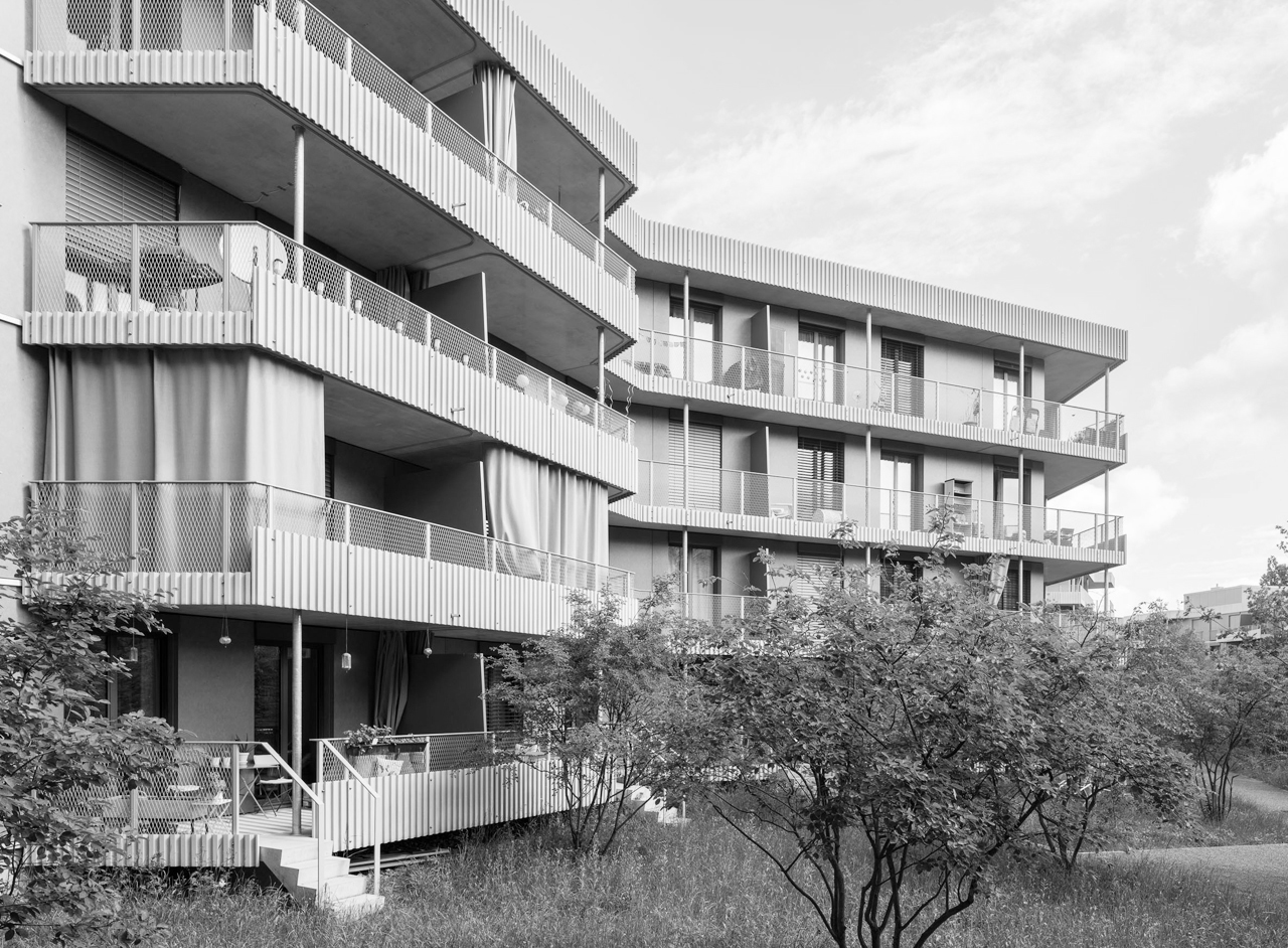 Image de référence: «Regina» – projet de Michael Meier und Marius Hug Architekten et Armon Semadeni, issu d’un concours (2019). «Pour nous, cette architecture est très représentative d’un concours qui a livré toutes ces promesses : des immeubles d’habitation à loyer modéré, basé sur l’idée d’espaces en commun, très bien intégrés dans leur quartier et appréciés des habitants.»