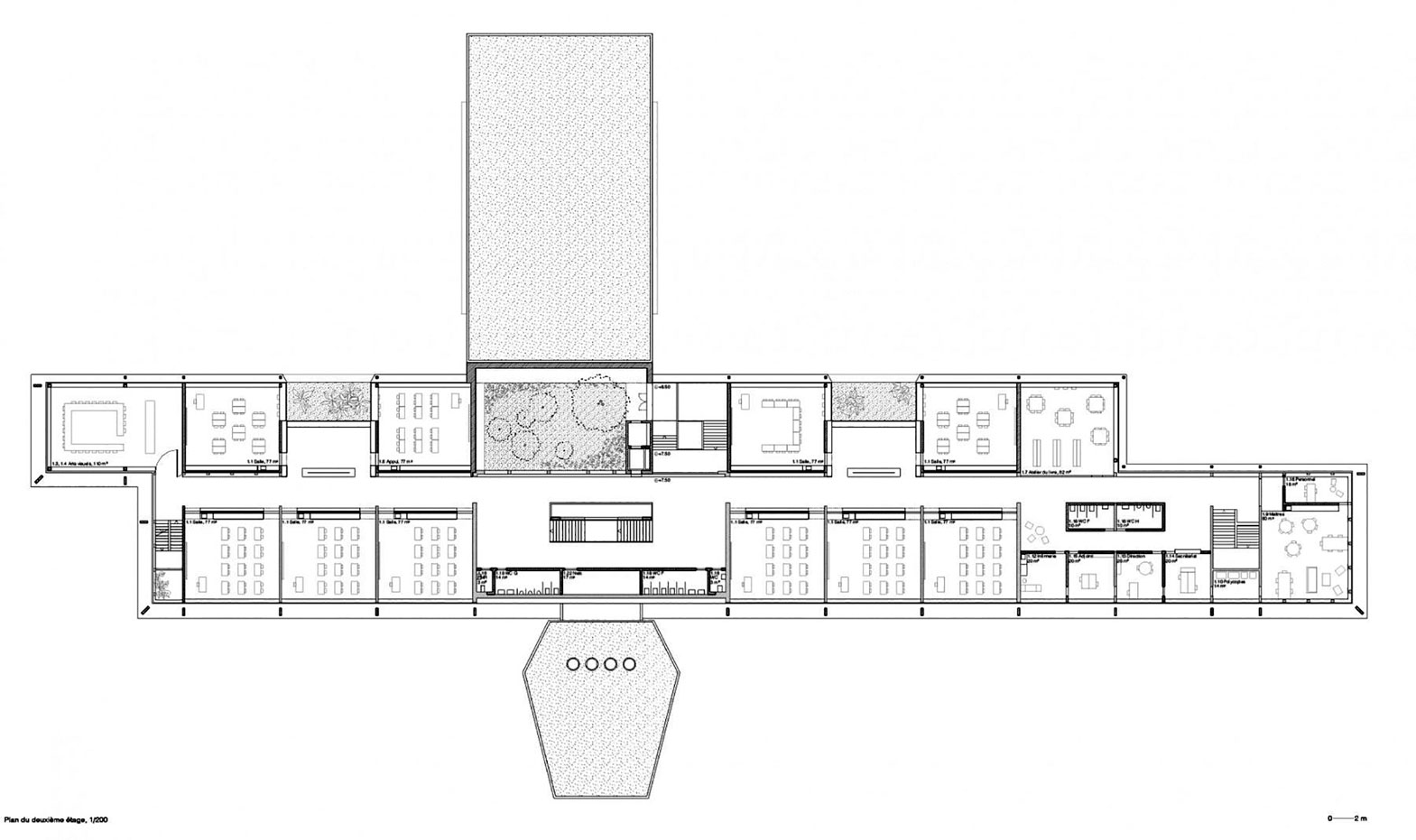 Plan d’étage type du projet lauréat «Clara». La spécificité de la proposition est d’avoir ajouté une nouvelle couche de salles d’étude, qui remodèle la typologie actuelle des couloirs et offre une structure spatiale en grappe.