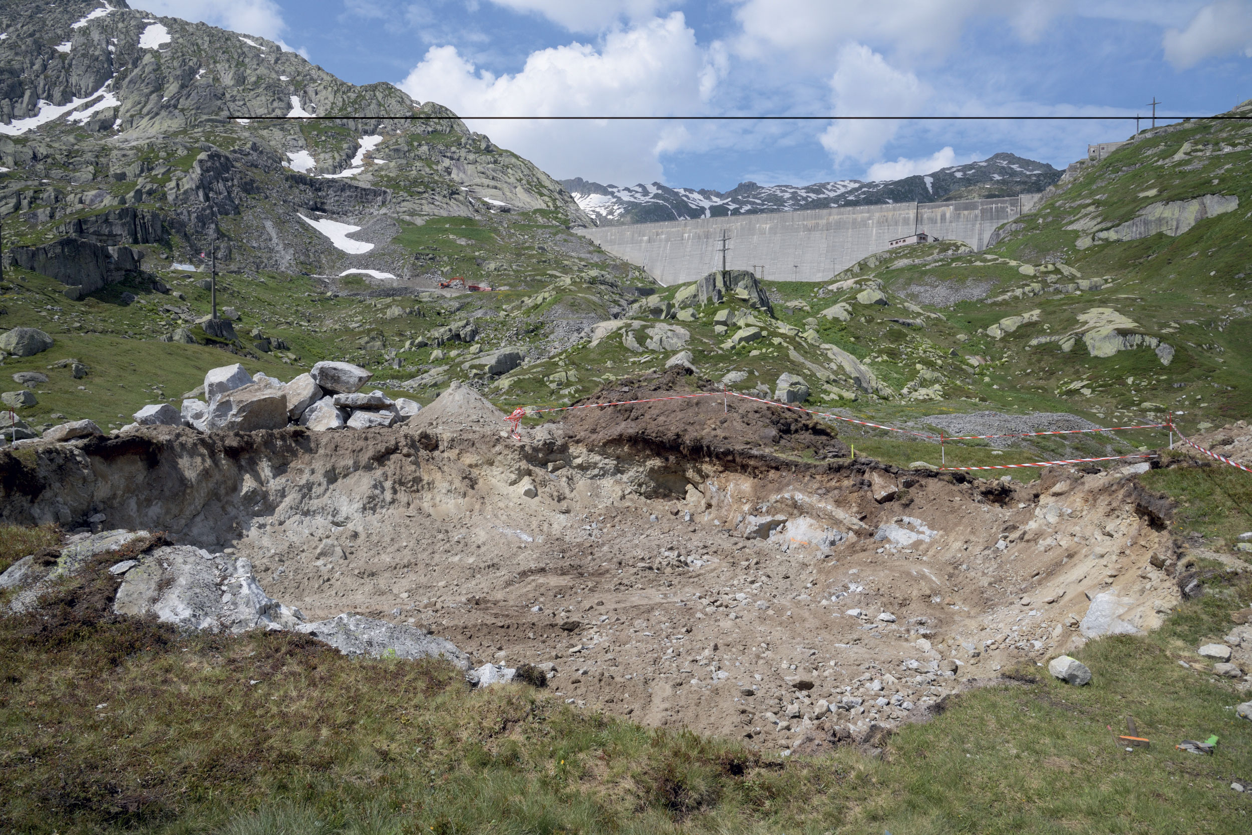 Séquence de construction des fondations et du montage de la tour éolienne.