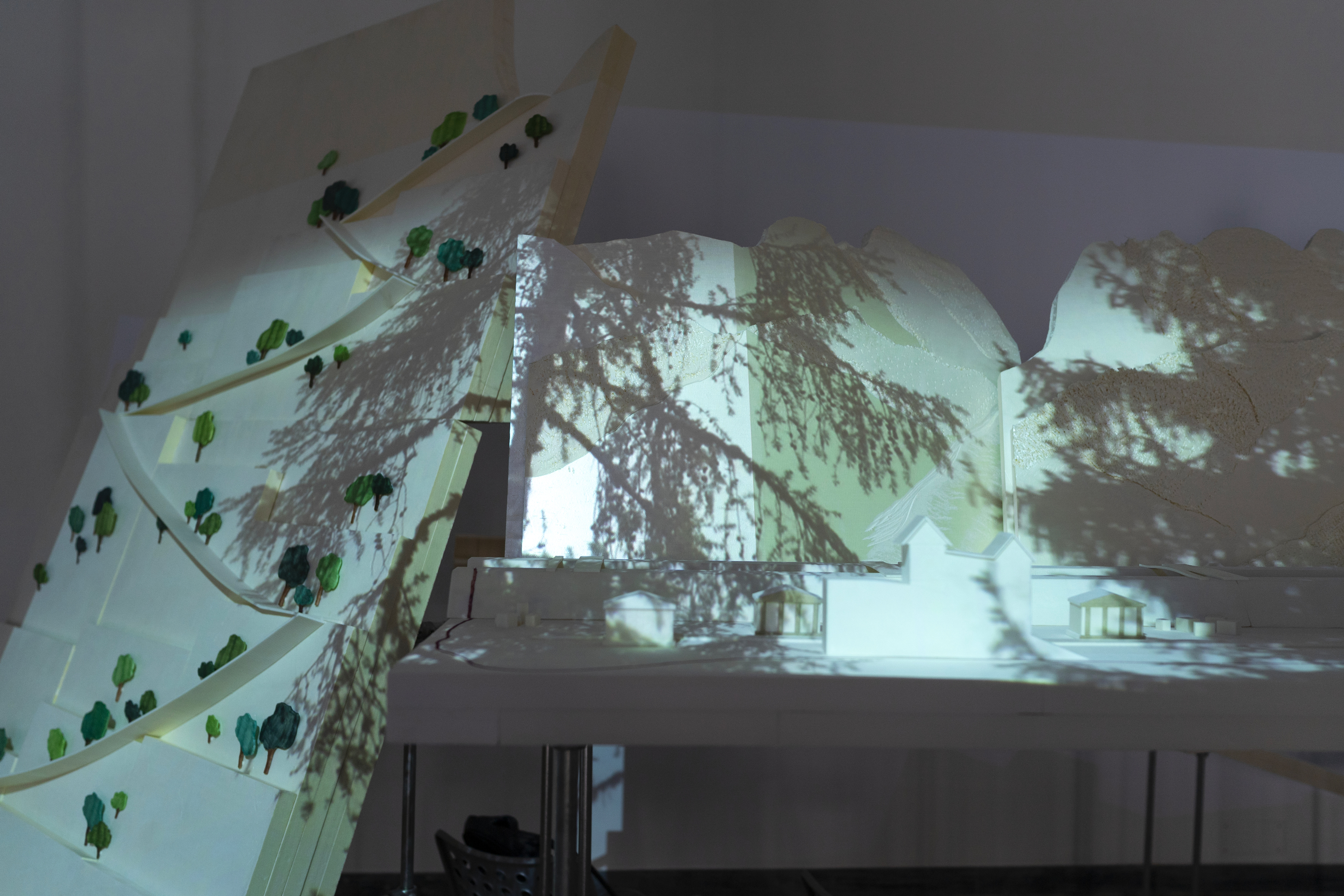 Vue de l'installation “oræ – Experiences on the Border” au Pavillon suisse de la 17e Biennale d'architecture de Venise