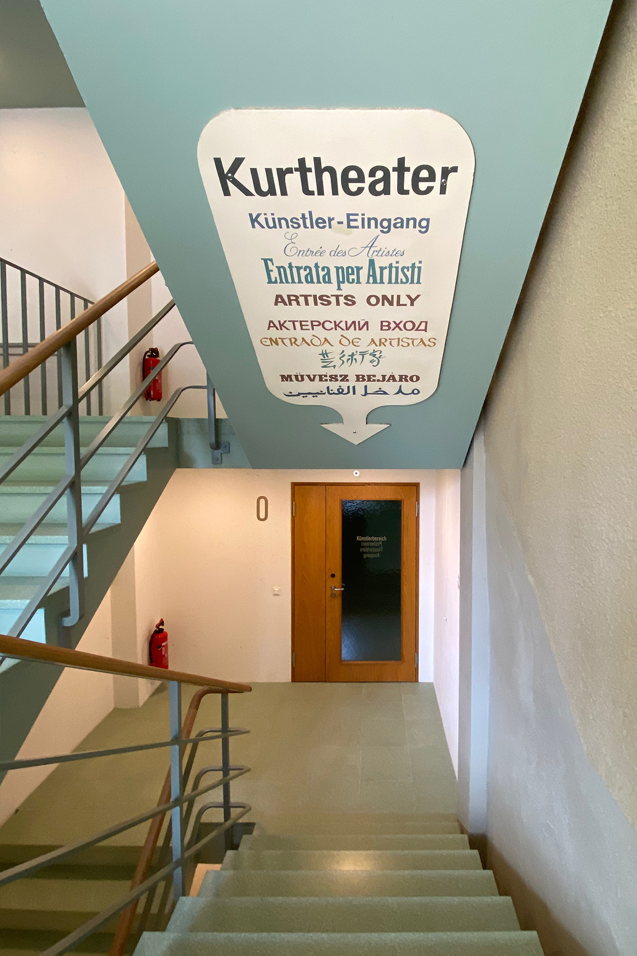 Kurtheater-Baden-Treppenhaus