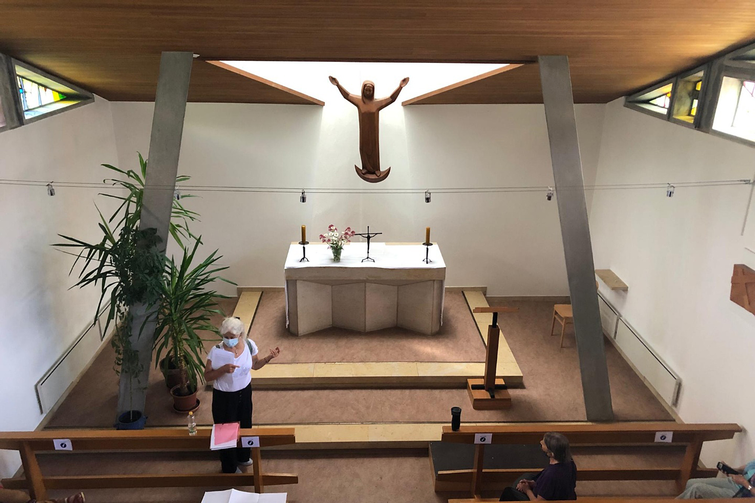 Jeanne-Bueche-Chapelle-Vellerat-Innenraum